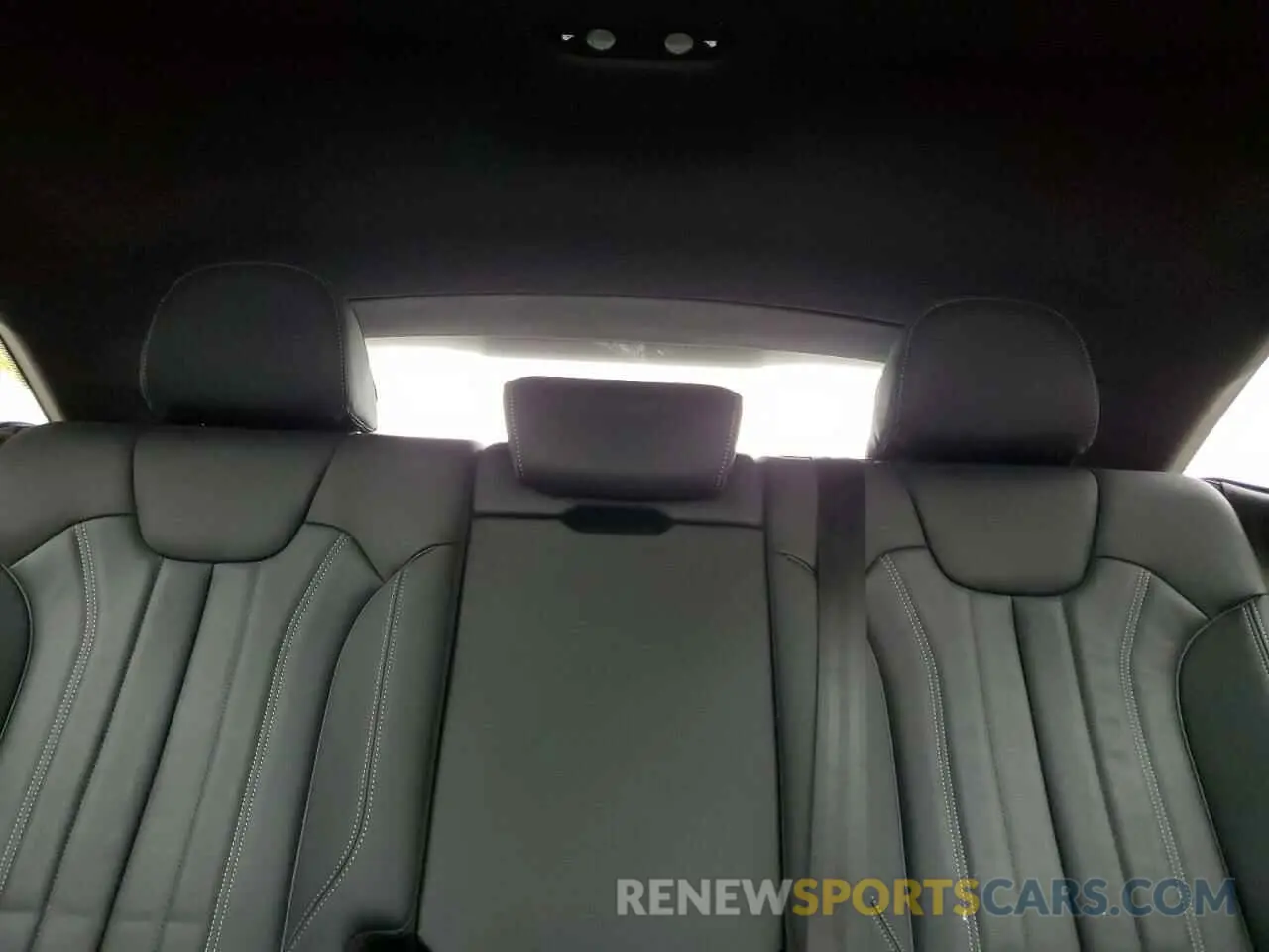 10 Photograph of a damaged car WA15AAFY5N2137771 AUDI Q5 2022