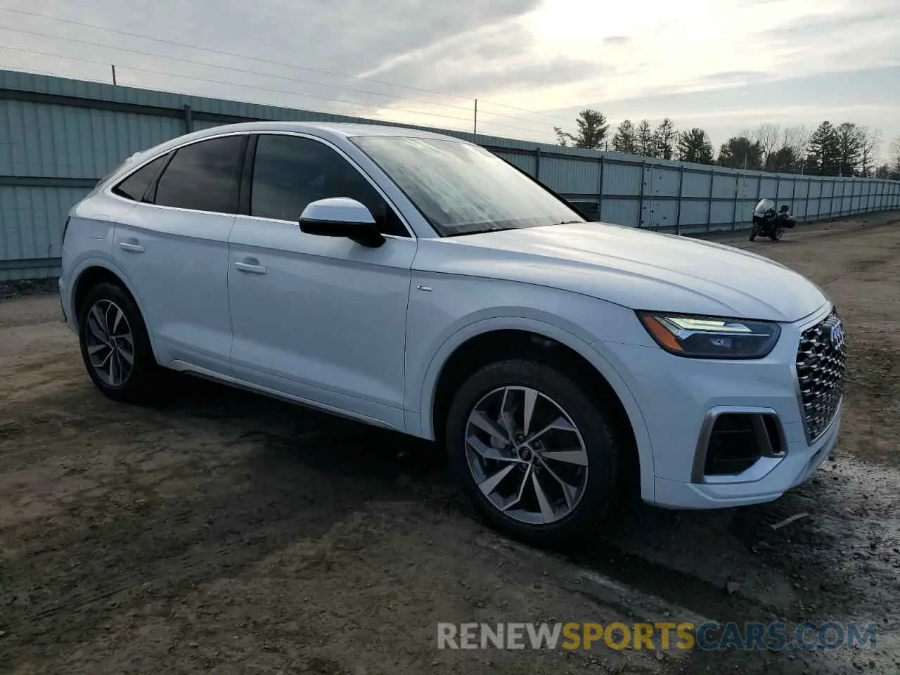 4 Photograph of a damaged car WA15AAFYXN2028822 AUDI Q5 2022