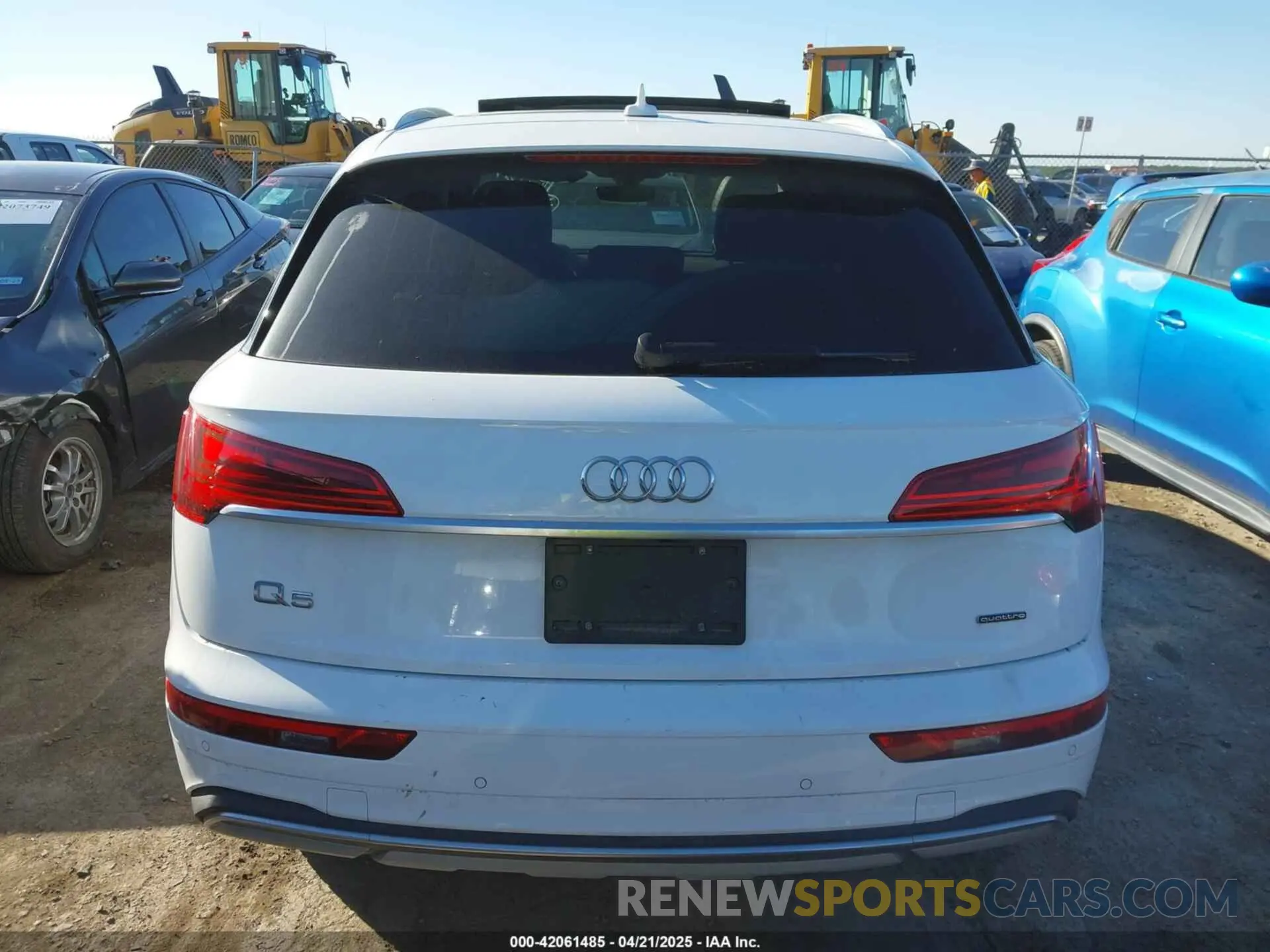 16 Photograph of a damaged car WA1BBAFY0N2078094 AUDI Q5 2022