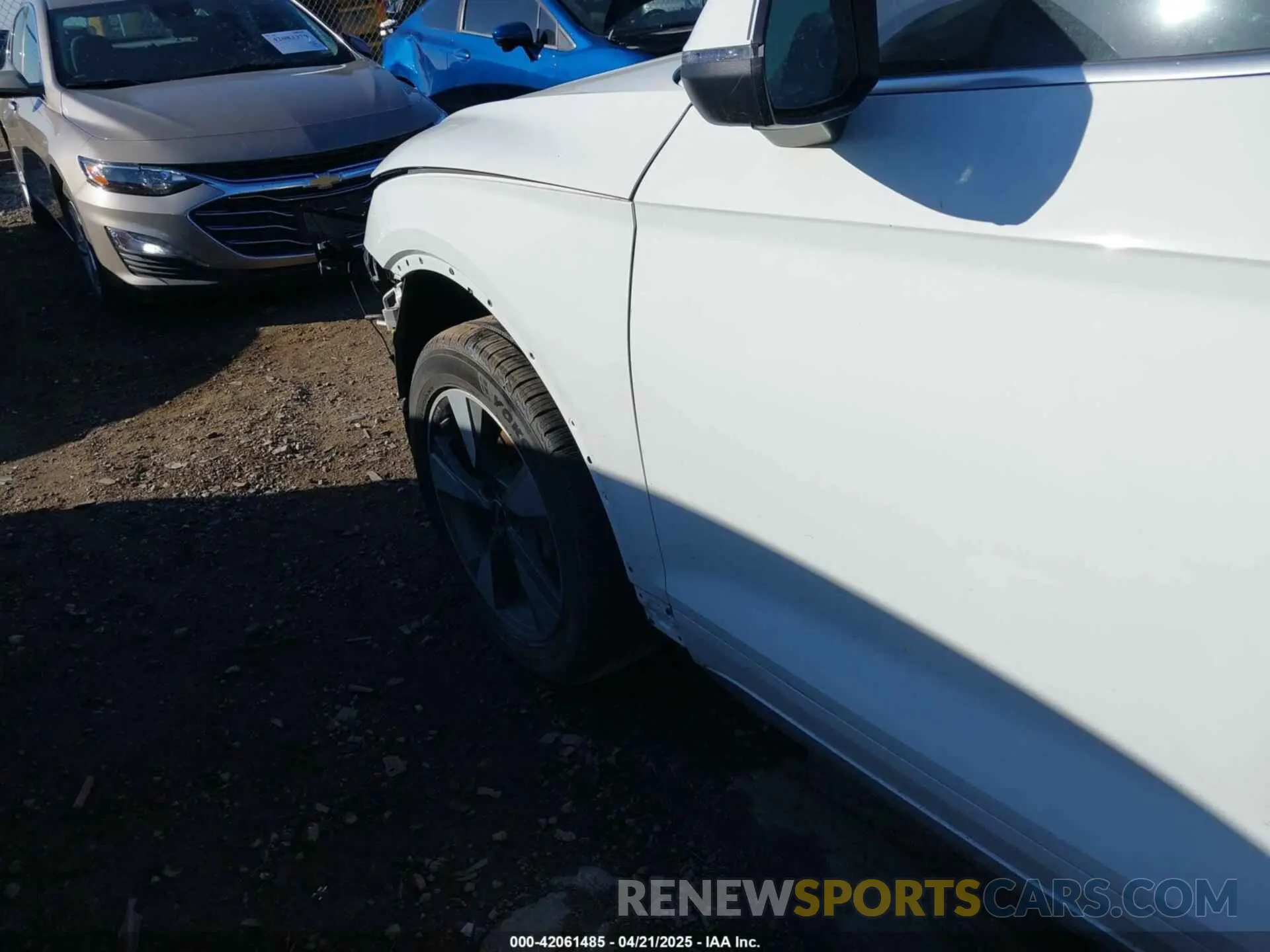 17 Photograph of a damaged car WA1BBAFY0N2078094 AUDI Q5 2022