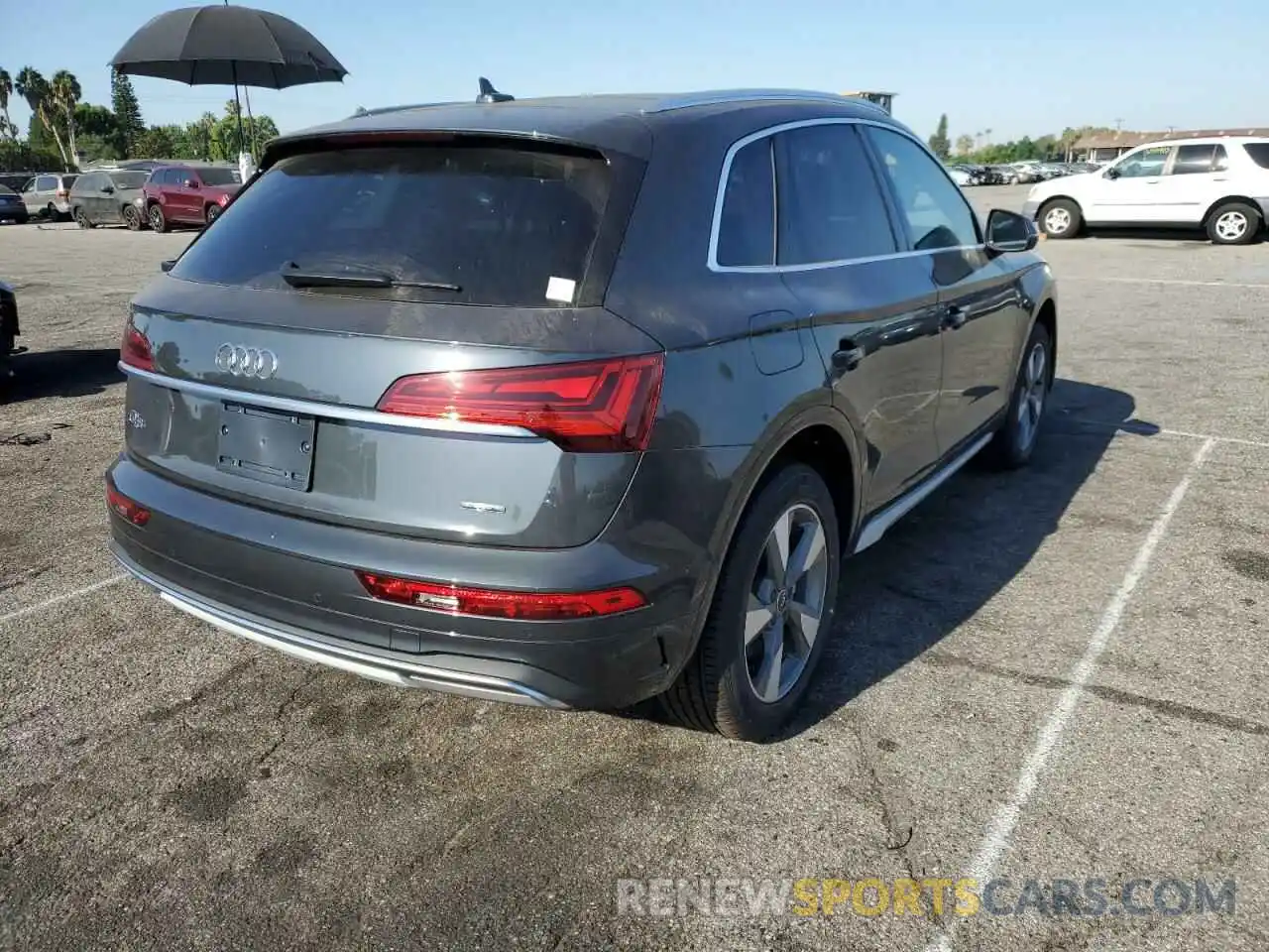 4 Photograph of a damaged car WA1BBAFY2N2109572 AUDI Q5 2022