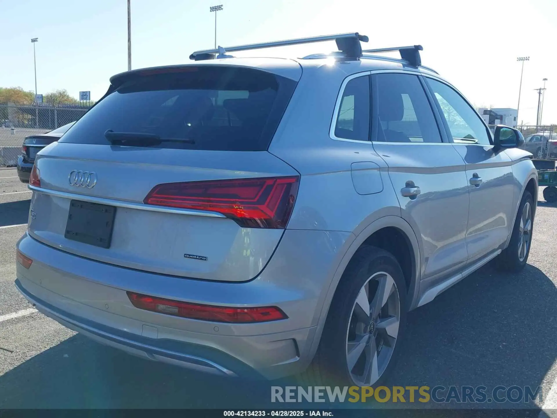 4 Photograph of a damaged car WA1BBAFY4N2133064 AUDI Q5 2022