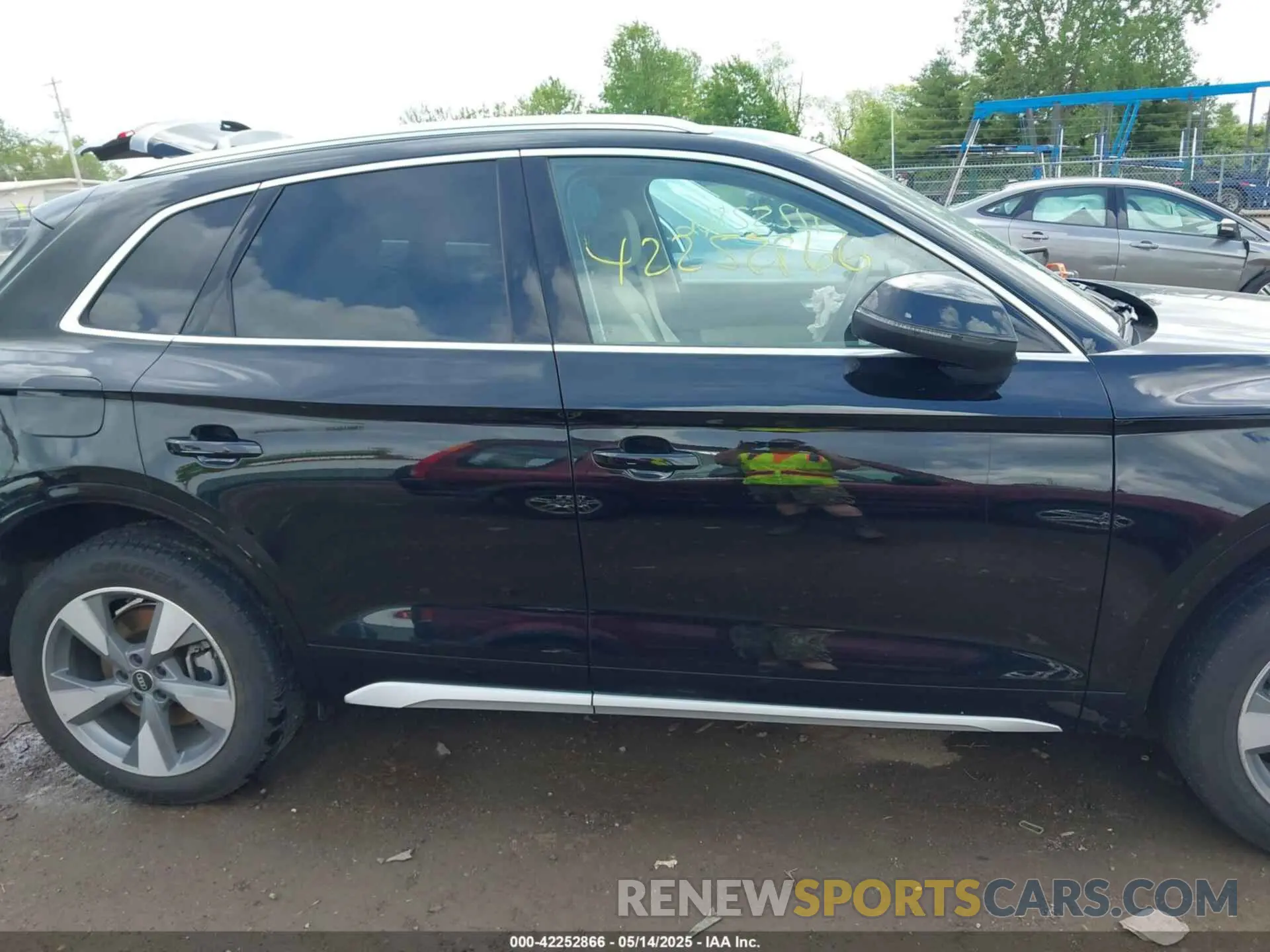 13 Photograph of a damaged car WA1BBAFY5N2135244 AUDI Q5 2022