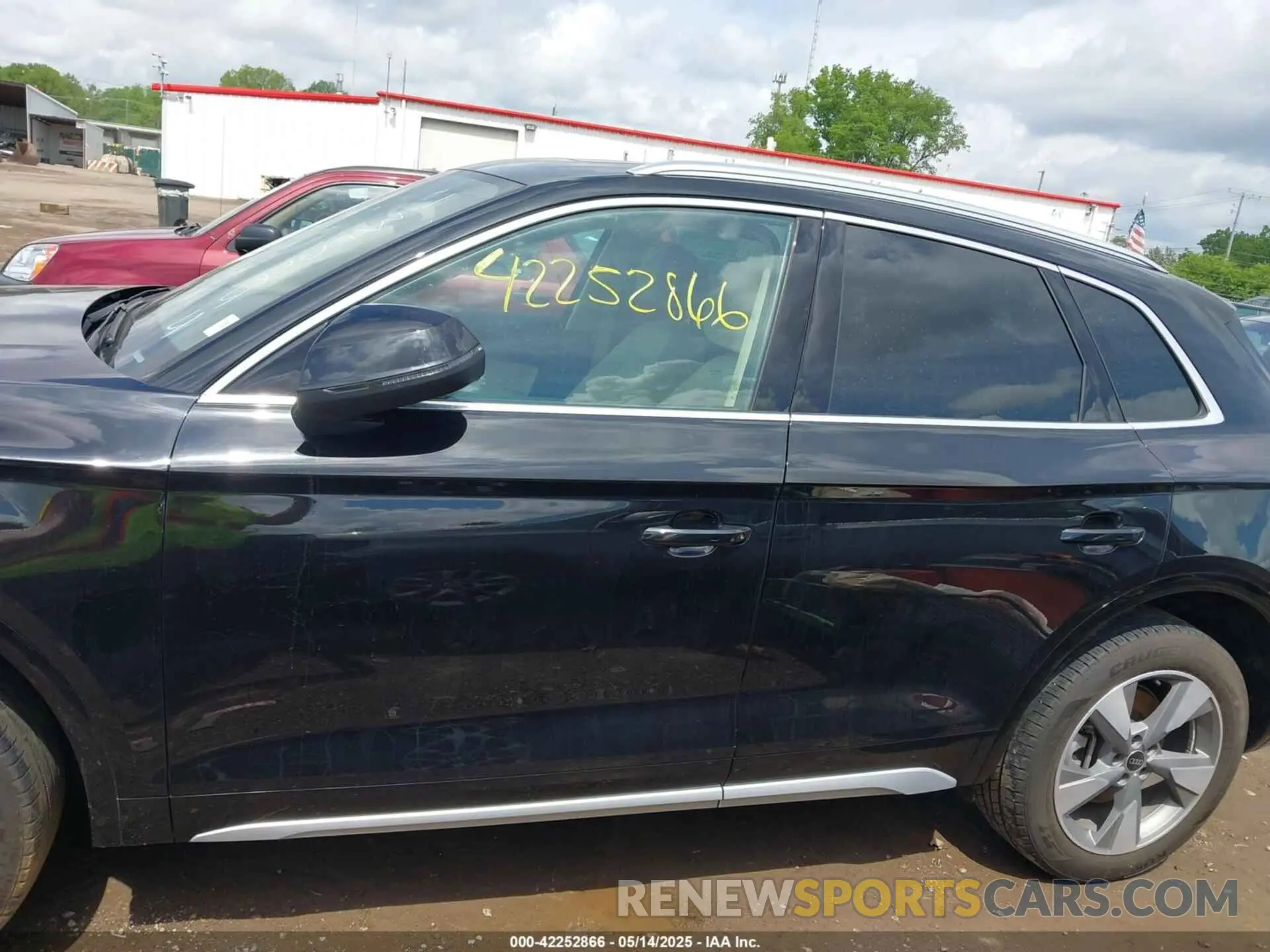 14 Photograph of a damaged car WA1BBAFY5N2135244 AUDI Q5 2022