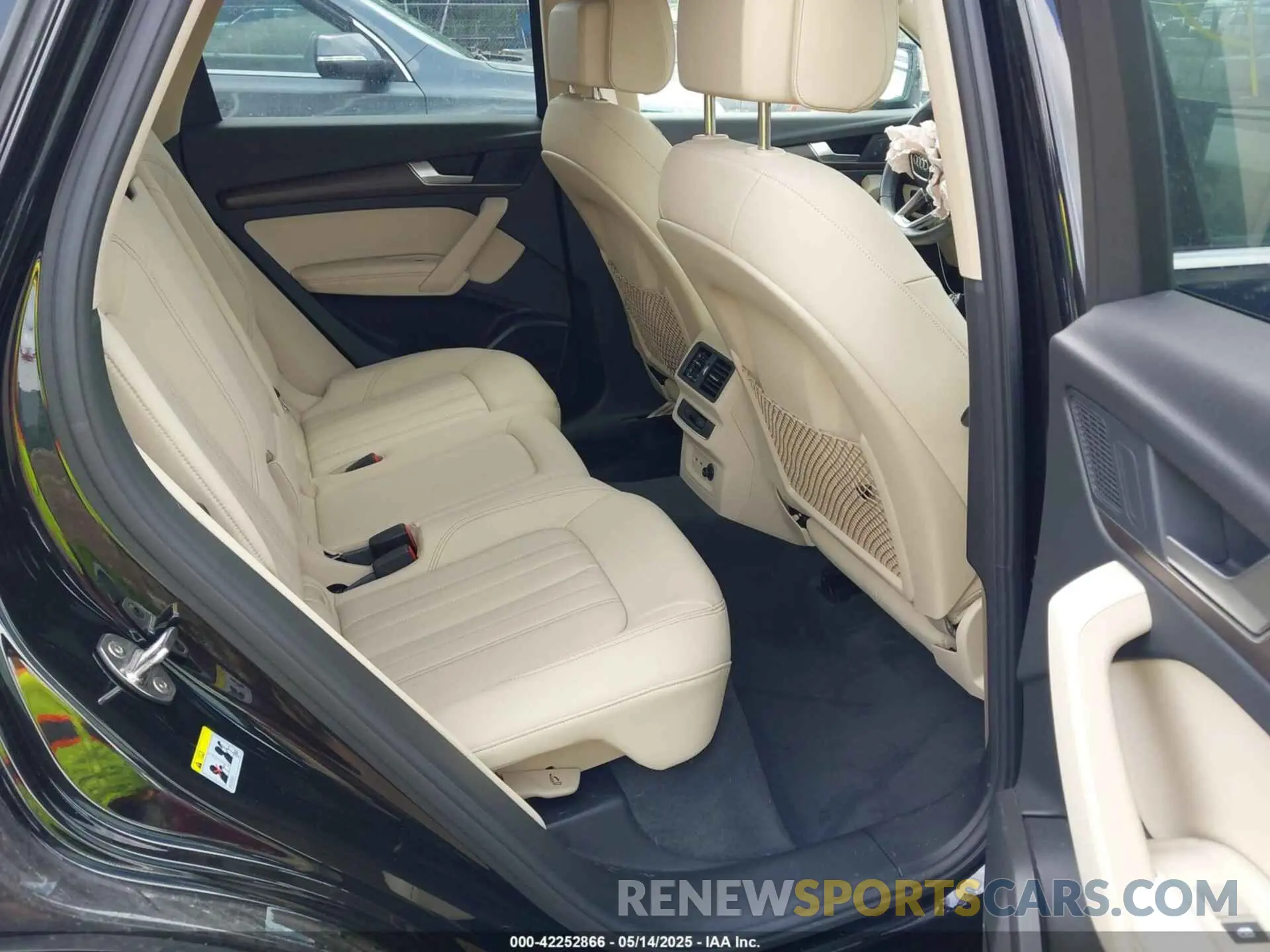 8 Photograph of a damaged car WA1BBAFY5N2135244 AUDI Q5 2022