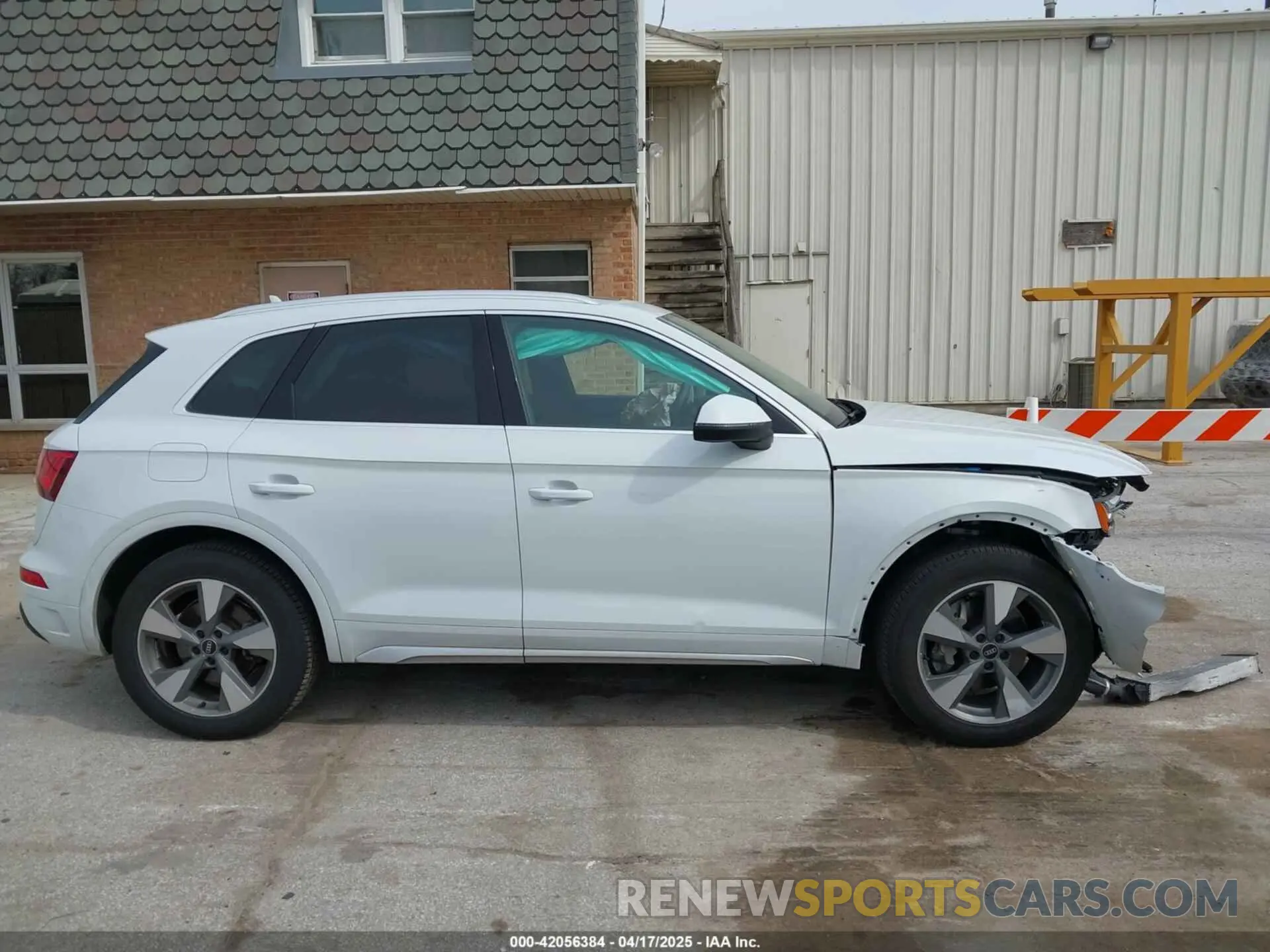 13 Photograph of a damaged car WA1BBAFY6N2094672 AUDI Q5 2022