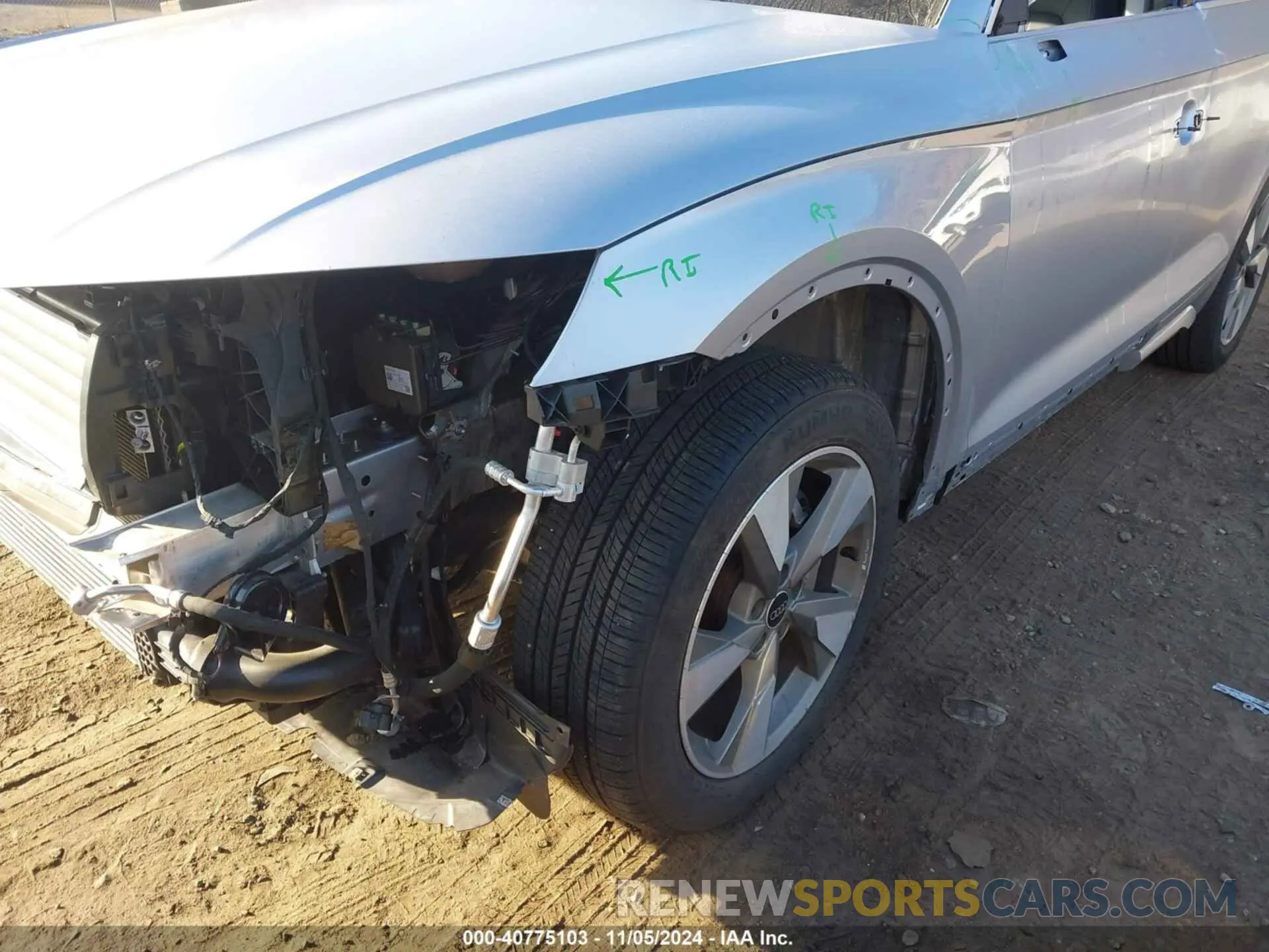18 Photograph of a damaged car WA1BBAFY9N2079793 AUDI Q5 2022