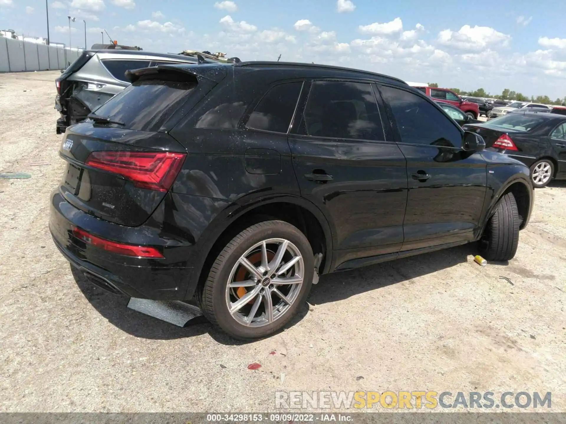 4 Photograph of a damaged car WA1E2AFY2N2076604 AUDI Q5 2022