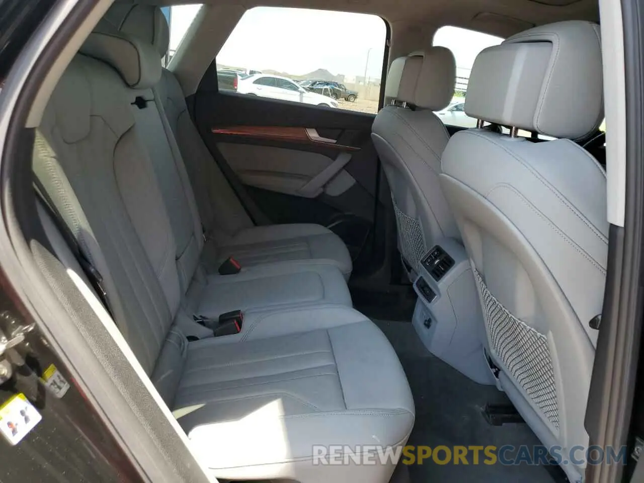 10 Photograph of a damaged car WA1E2AFY3N2086154 AUDI Q5 2022