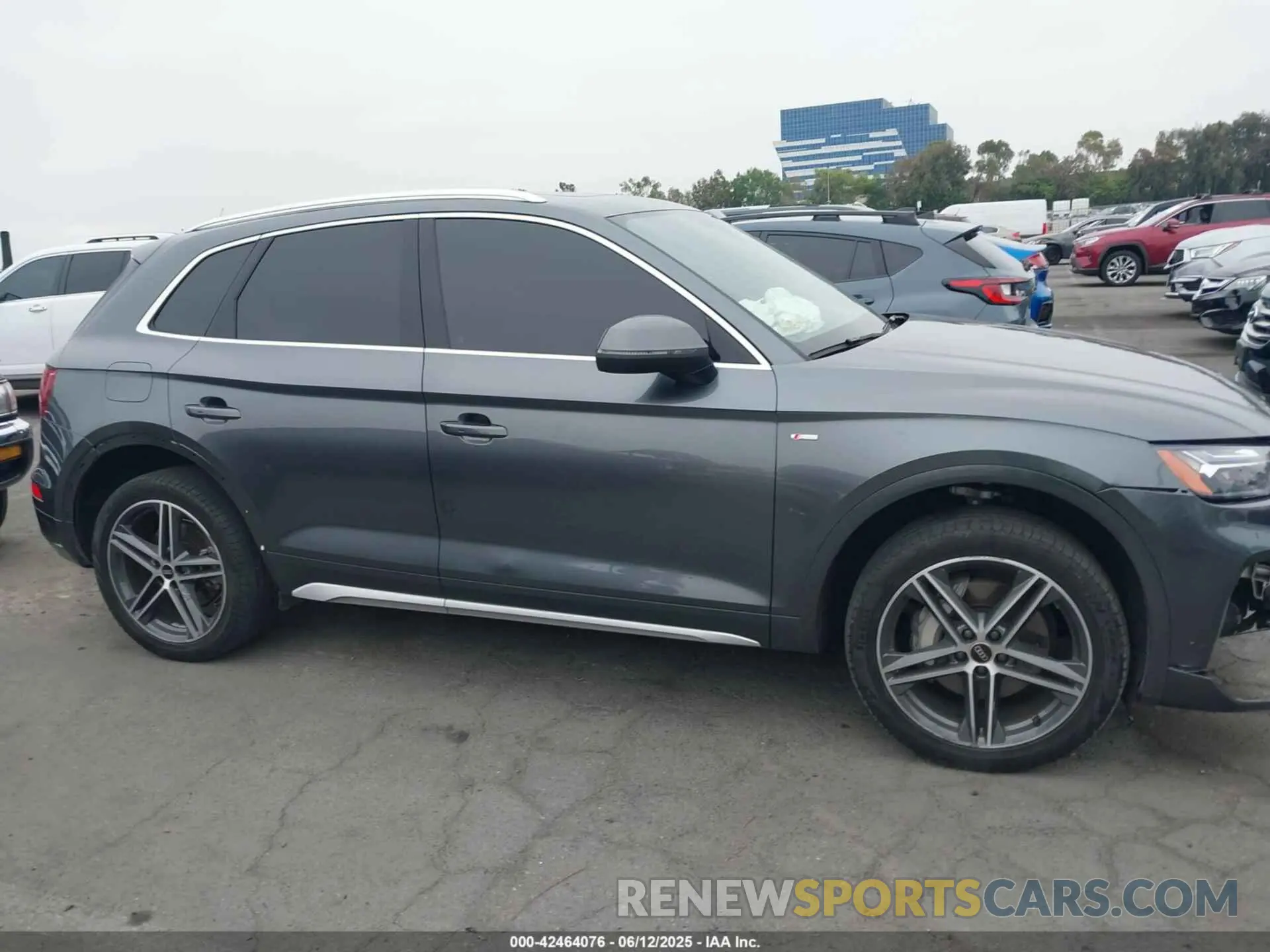 13 Photograph of a damaged car WA1E2AFY4N2097860 AUDI Q5 2022