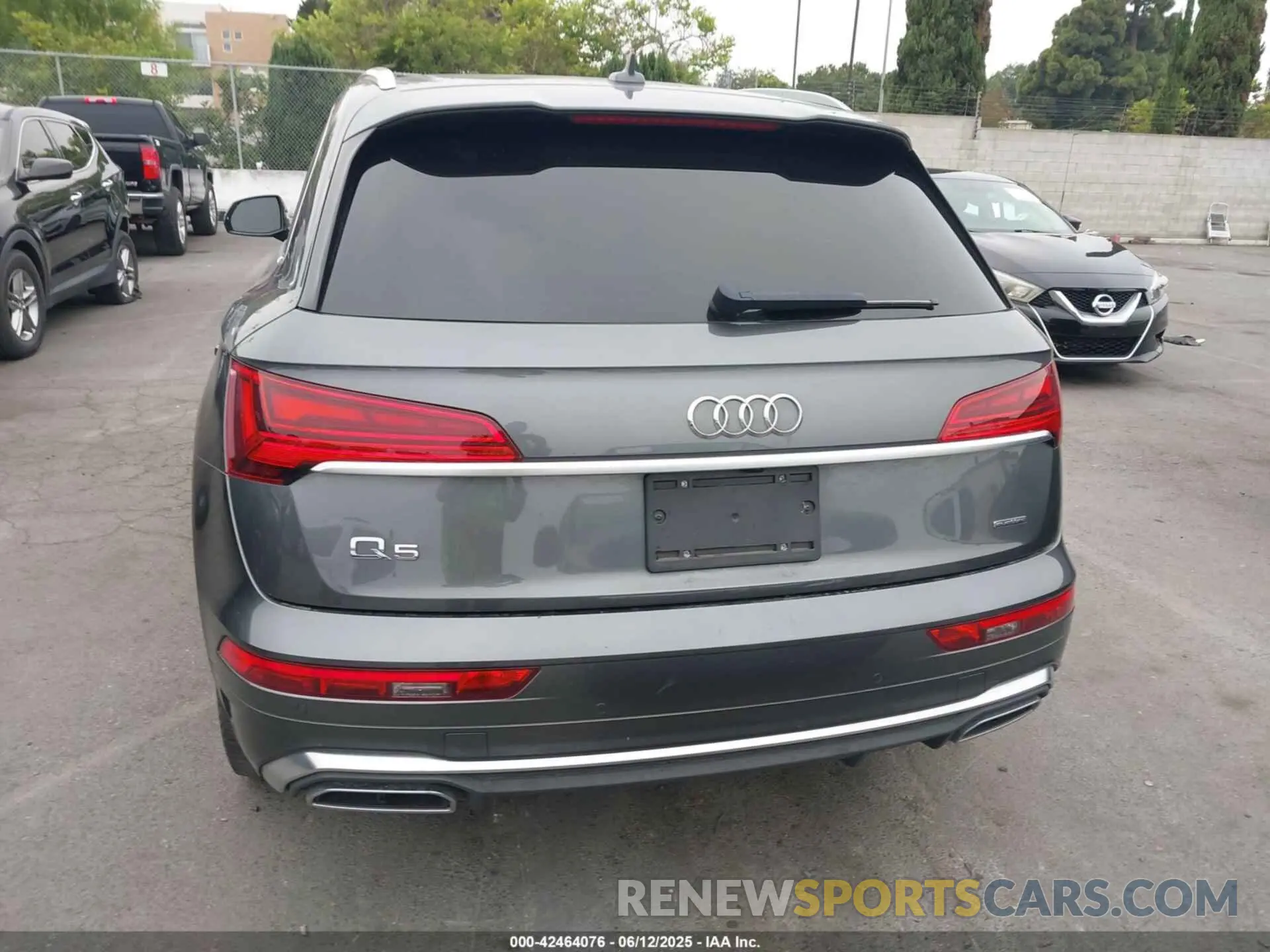 16 Photograph of a damaged car WA1E2AFY4N2097860 AUDI Q5 2022