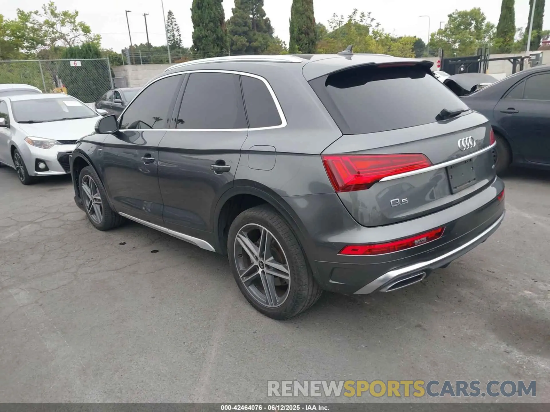 3 Photograph of a damaged car WA1E2AFY4N2097860 AUDI Q5 2022