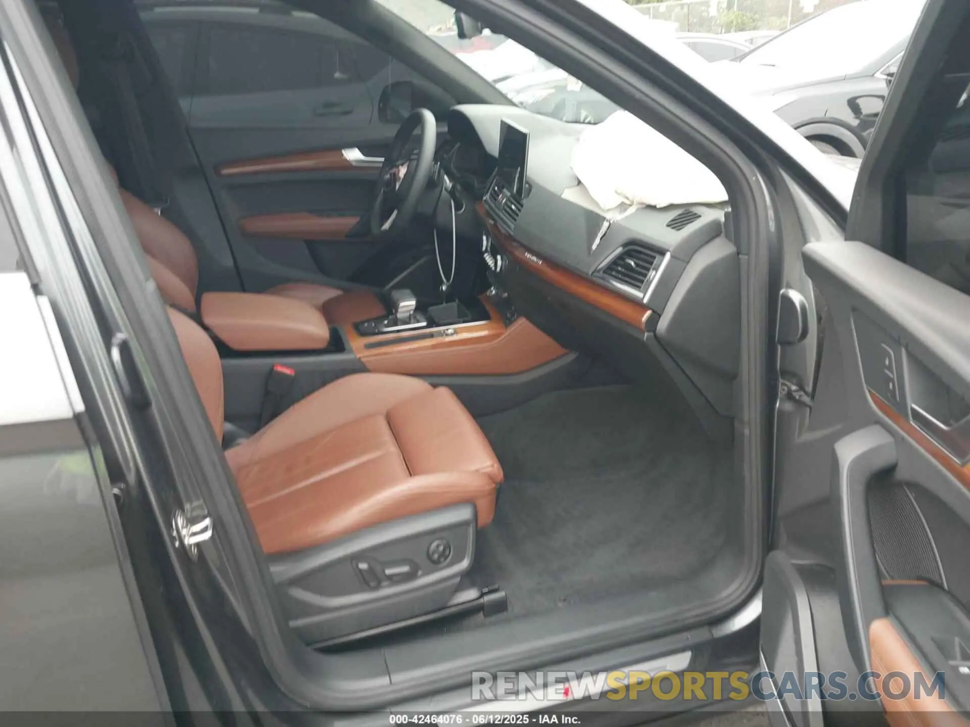 5 Photograph of a damaged car WA1E2AFY4N2097860 AUDI Q5 2022