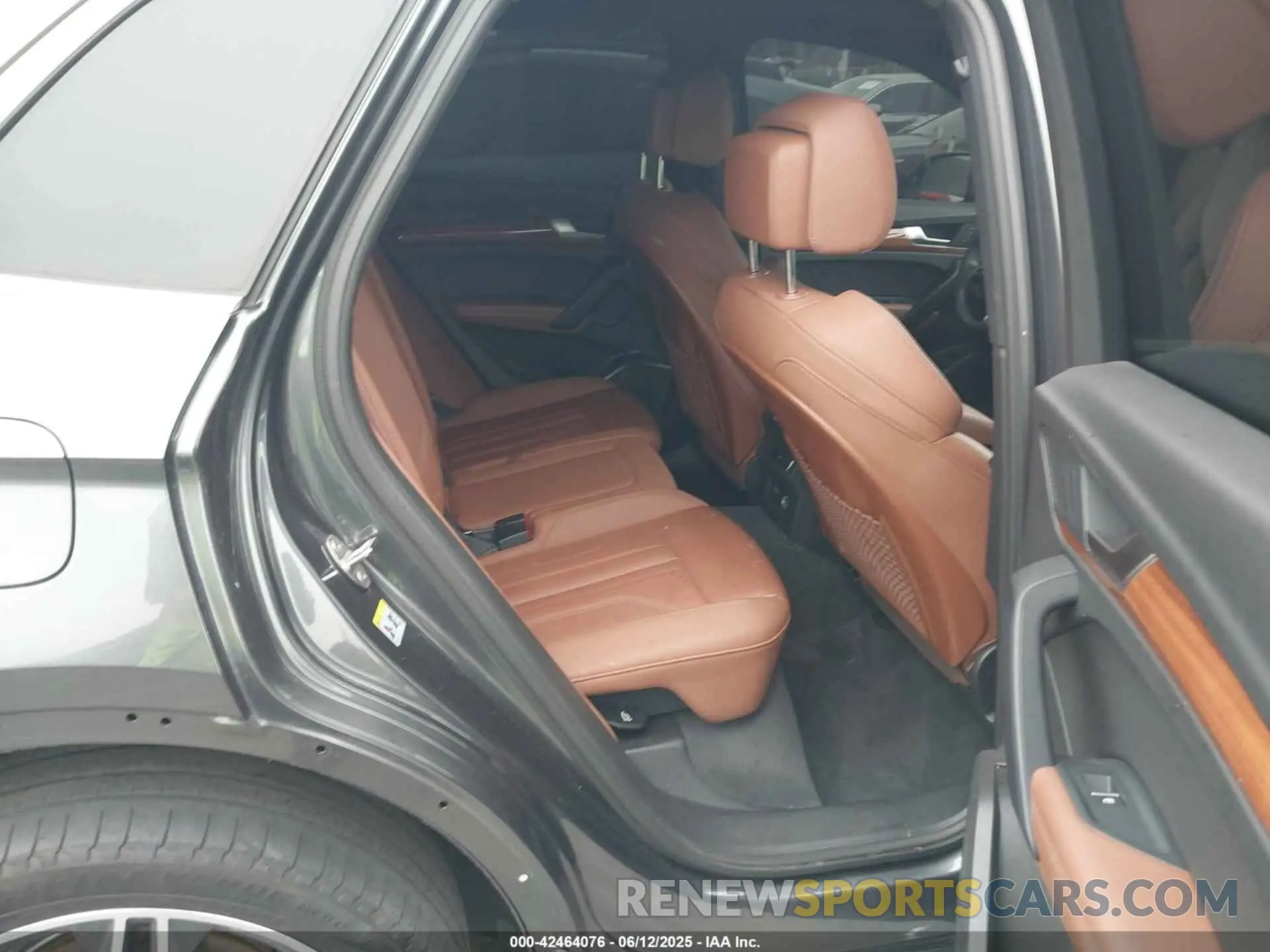 8 Photograph of a damaged car WA1E2AFY4N2097860 AUDI Q5 2022