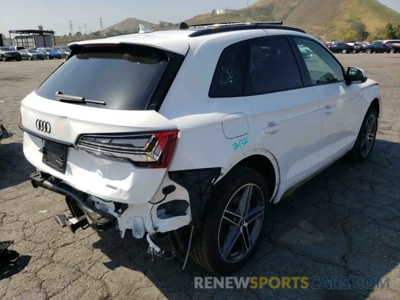 4 Photograph of a damaged car WA1E2BFY8N2022679 AUDI Q5 2022