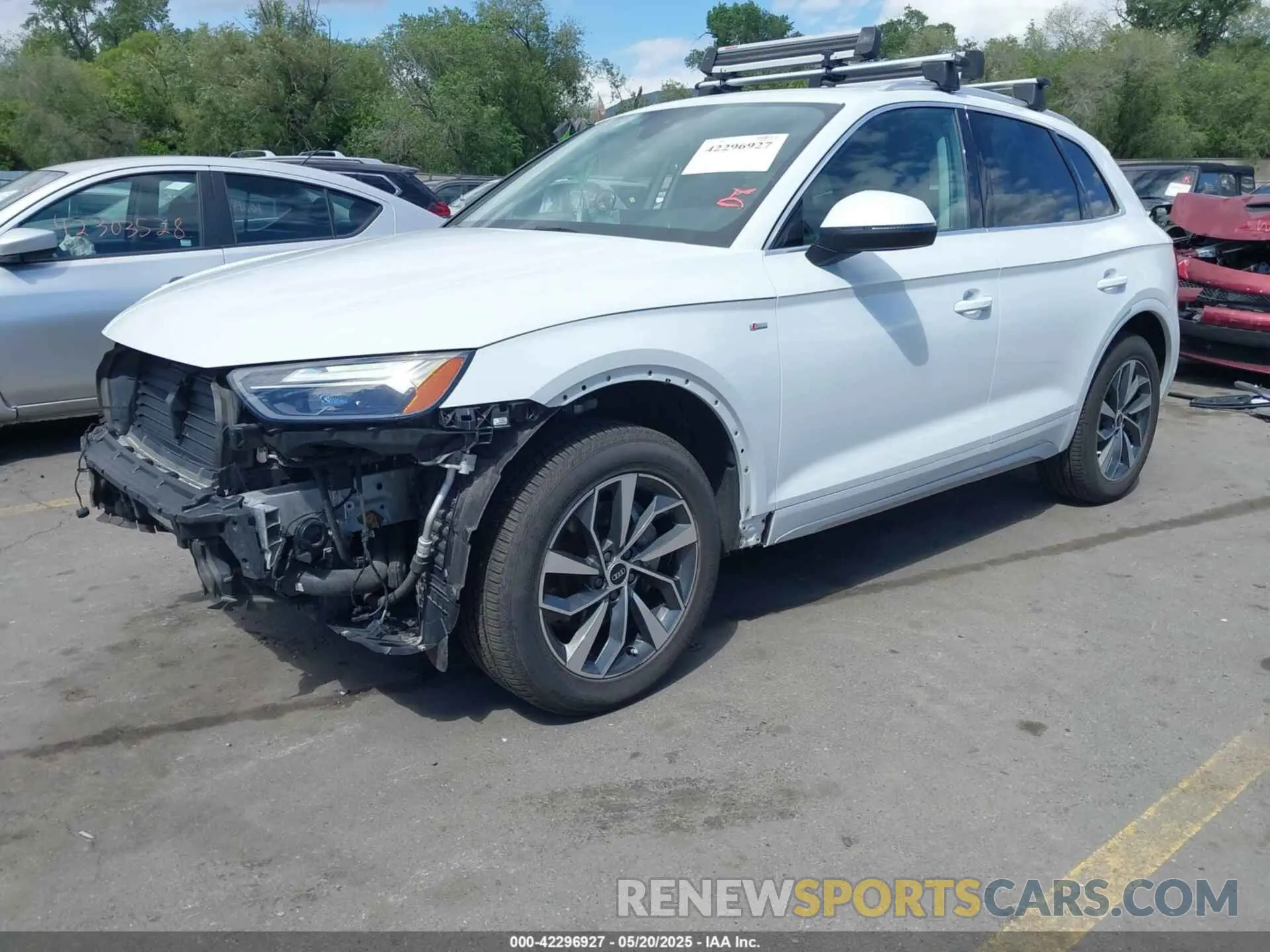 2 Photograph of a damaged car WA1EAAFY0N2021054 AUDI Q5 2022