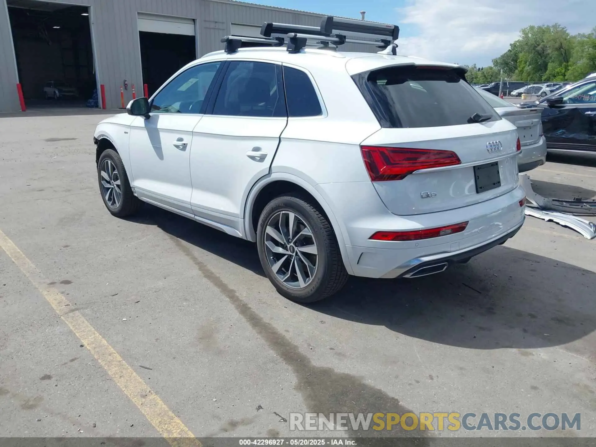3 Photograph of a damaged car WA1EAAFY0N2021054 AUDI Q5 2022