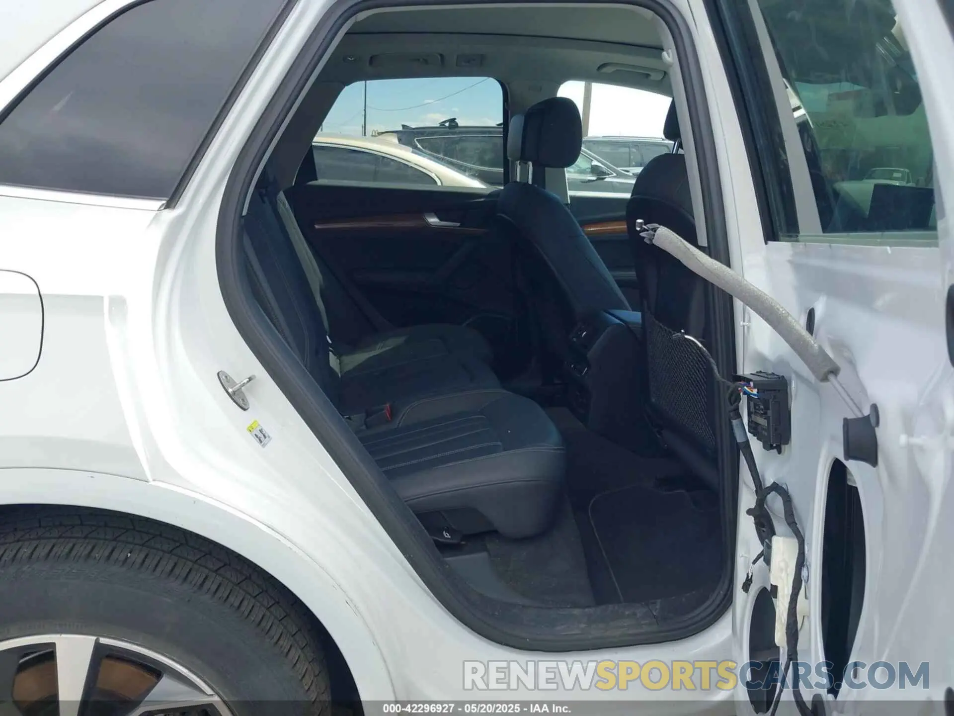 8 Photograph of a damaged car WA1EAAFY0N2021054 AUDI Q5 2022