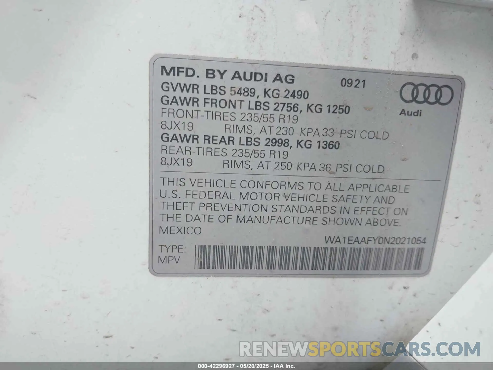 9 Photograph of a damaged car WA1EAAFY0N2021054 AUDI Q5 2022