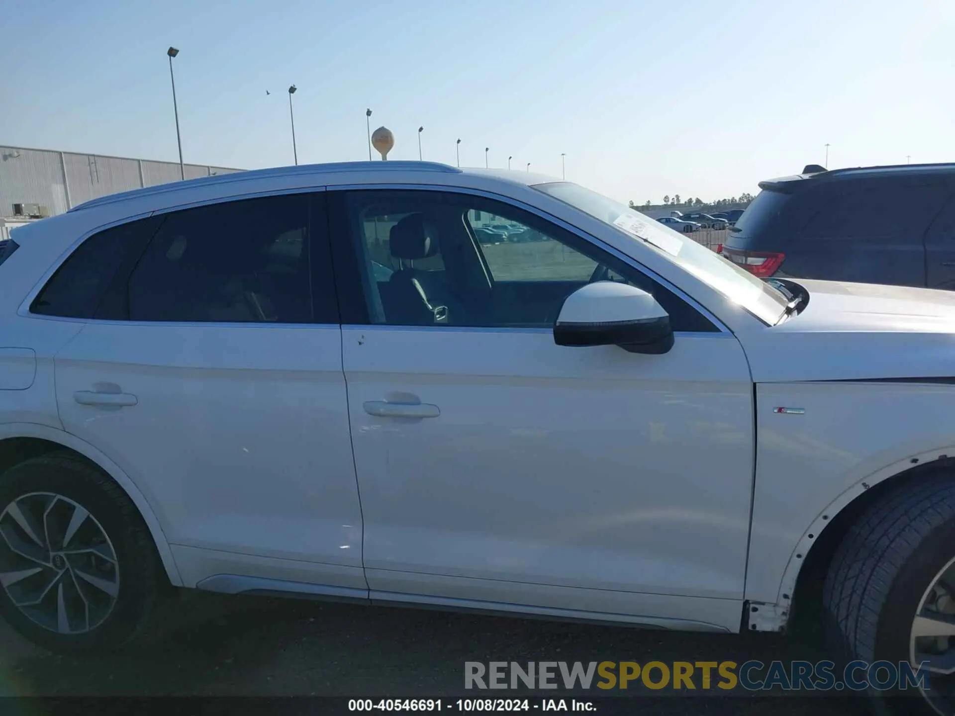 14 Photograph of a damaged car WA1EAAFY0N2086809 AUDI Q5 2022