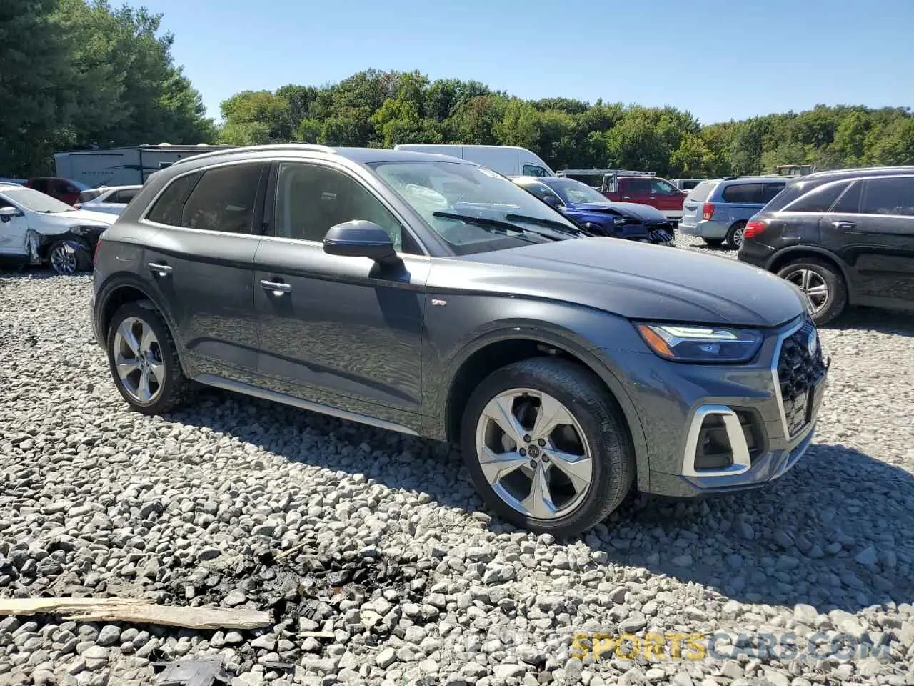 4 Photograph of a damaged car WA1EAAFY0N2104970 AUDI Q5 2022