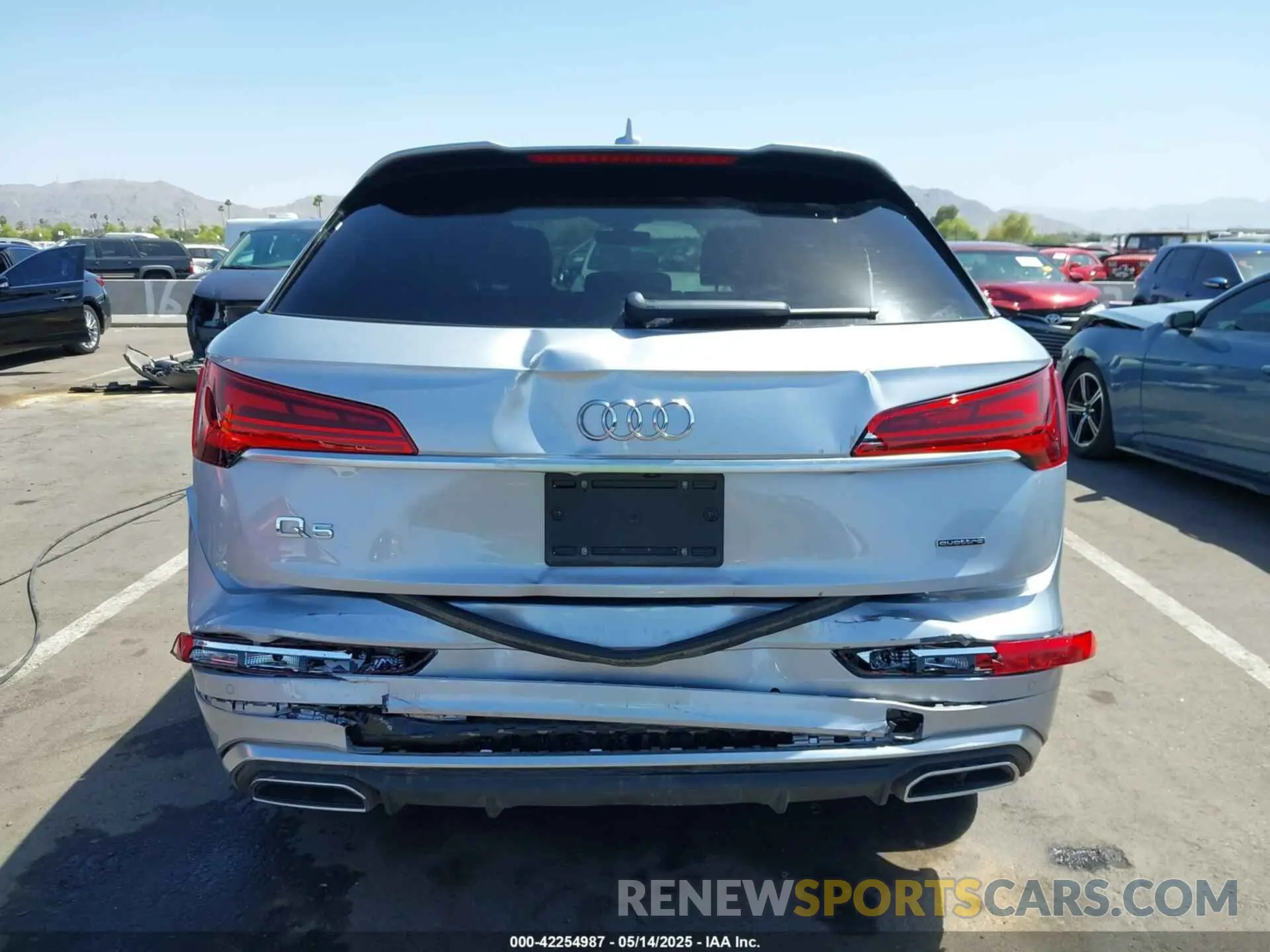 16 Photograph of a damaged car WA1EAAFY0N2105214 AUDI Q5 2022
