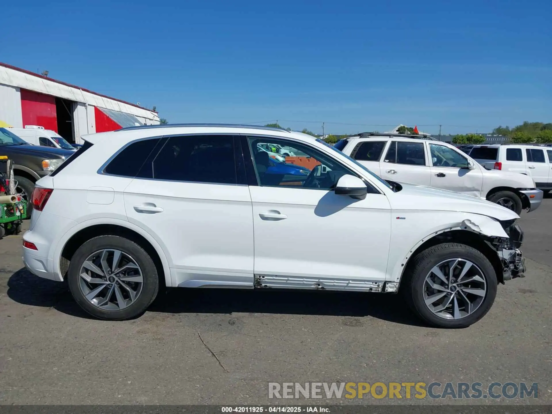 14 Photograph of a damaged car WA1EAAFY0N2112616 AUDI Q5 2022