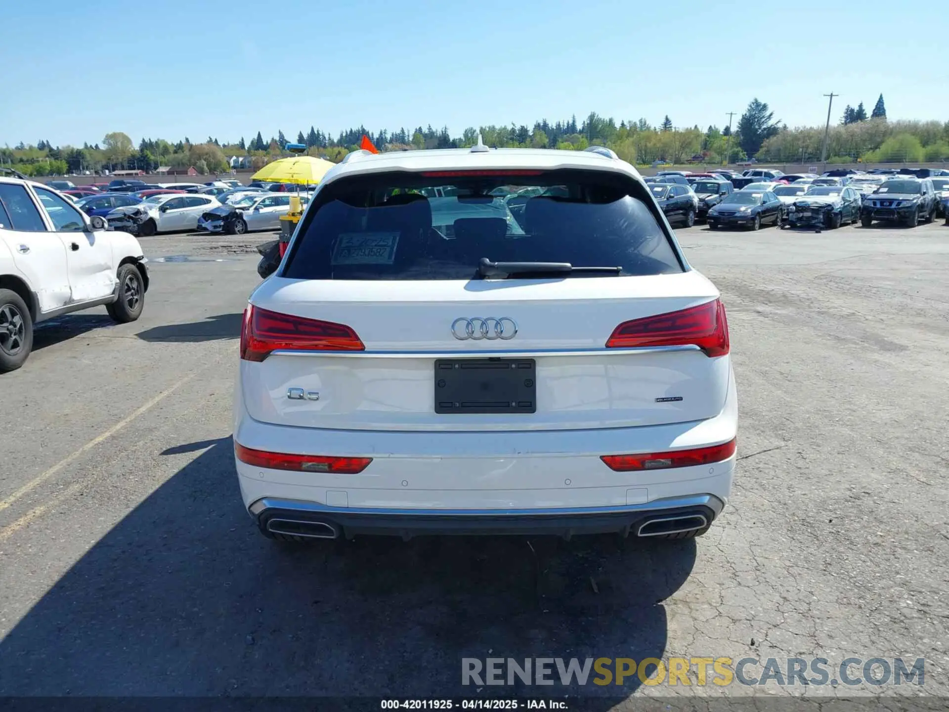 17 Photograph of a damaged car WA1EAAFY0N2112616 AUDI Q5 2022