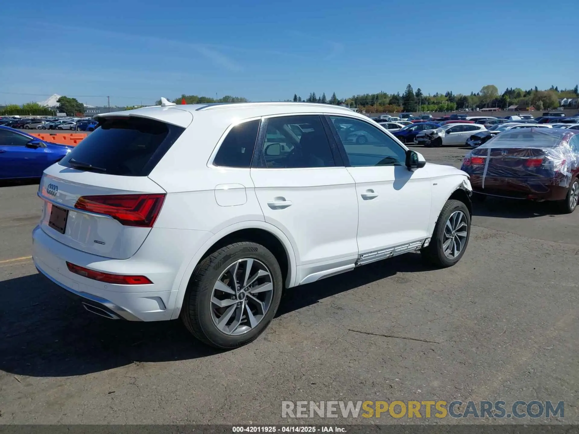 4 Photograph of a damaged car WA1EAAFY0N2112616 AUDI Q5 2022