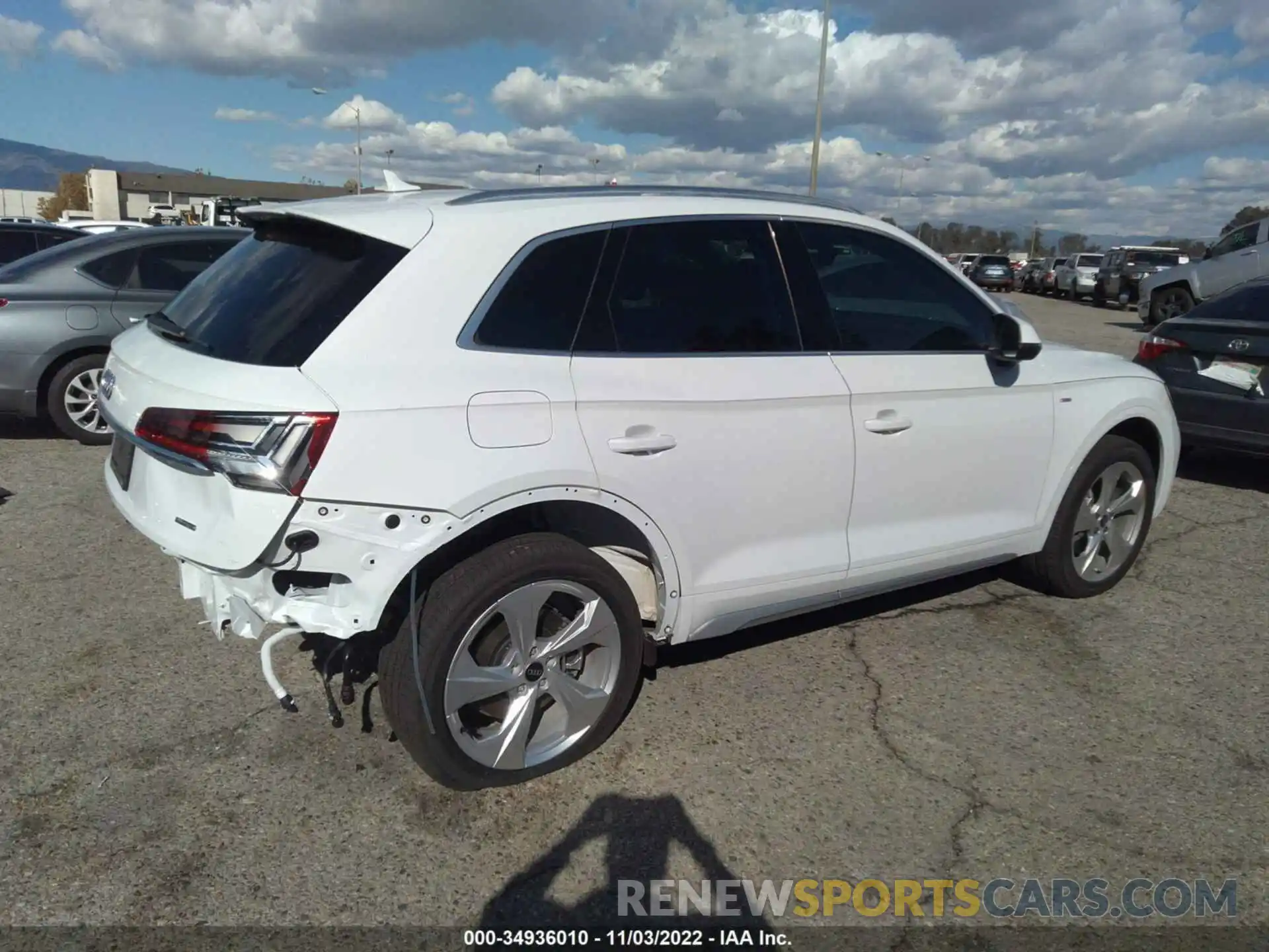 4 Photograph of a damaged car WA1EAAFY0N2138357 AUDI Q5 2022