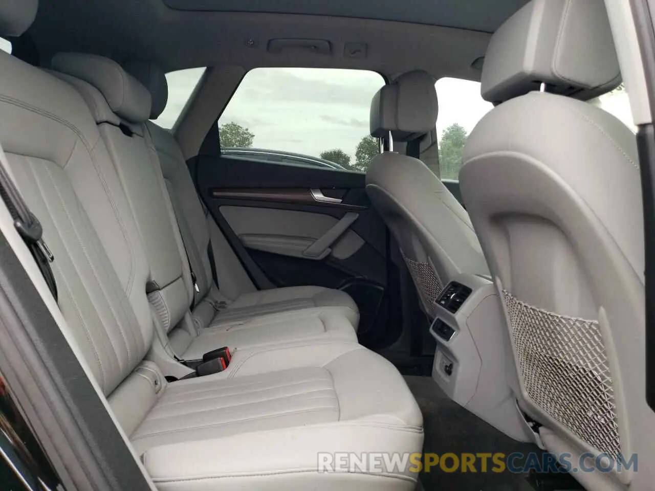 11 Photograph of a damaged car WA1EAAFY1N2021256 AUDI Q5 2022