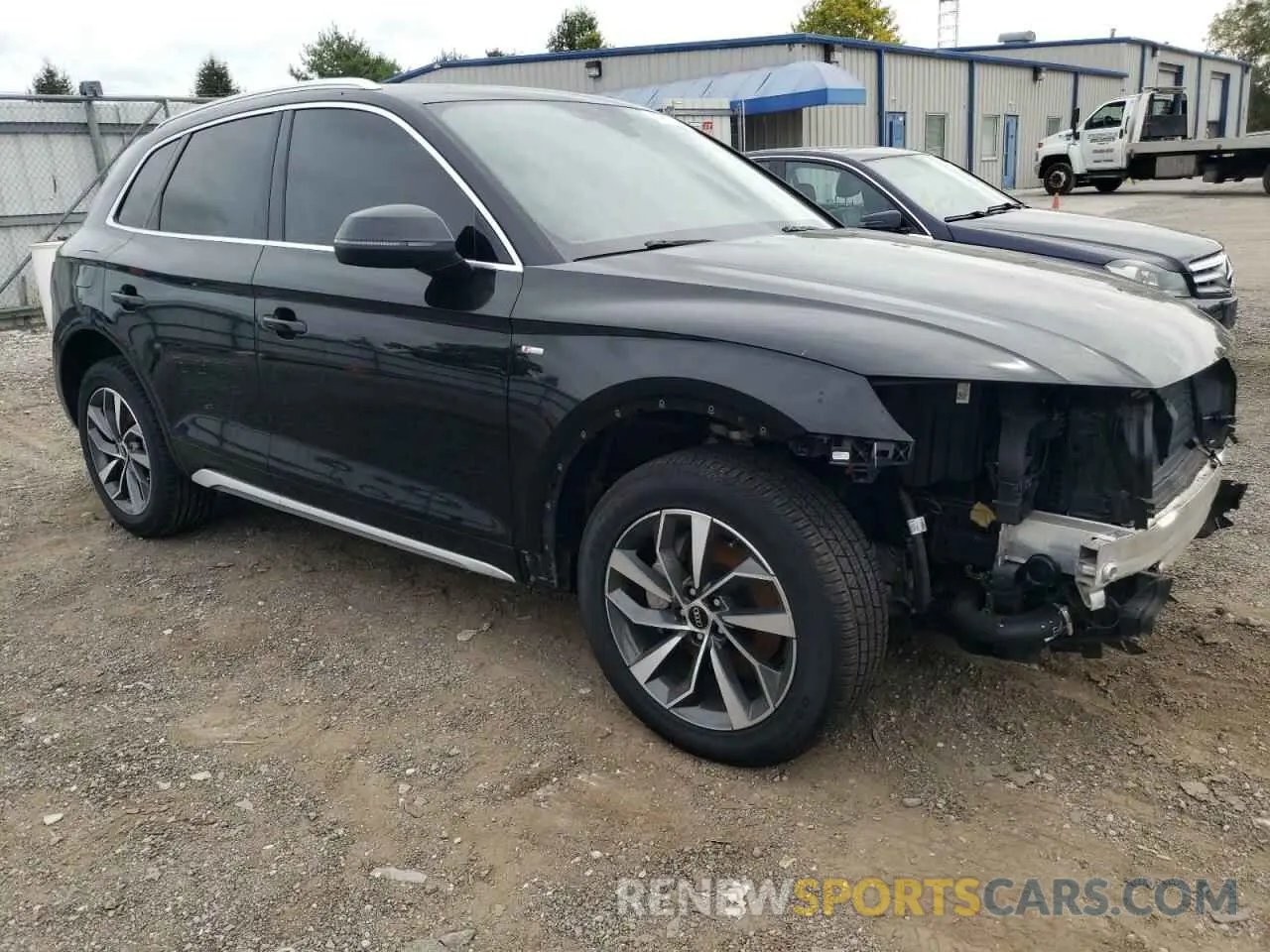 4 Photograph of a damaged car WA1EAAFY1N2021256 AUDI Q5 2022