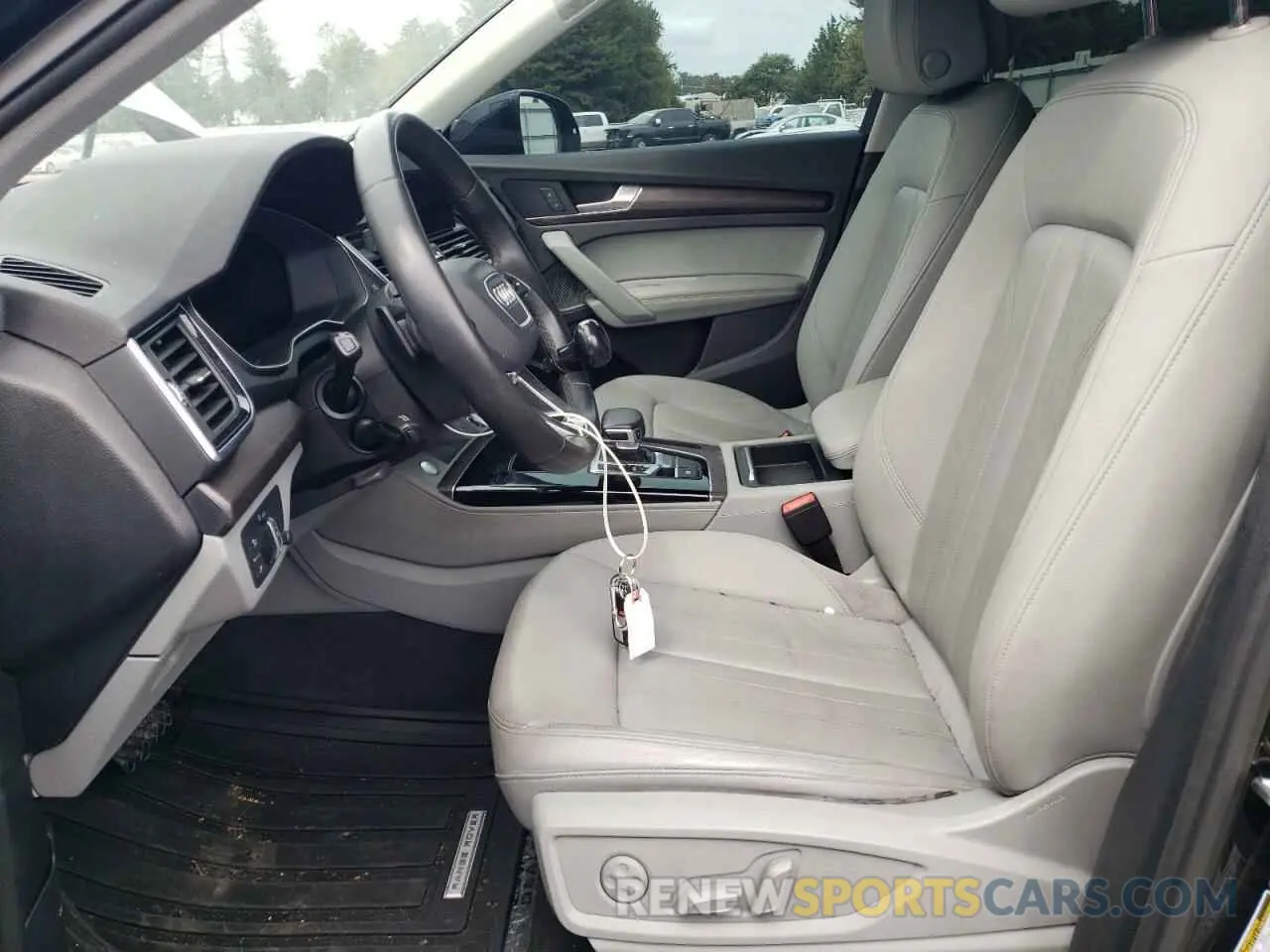 7 Photograph of a damaged car WA1EAAFY1N2021256 AUDI Q5 2022
