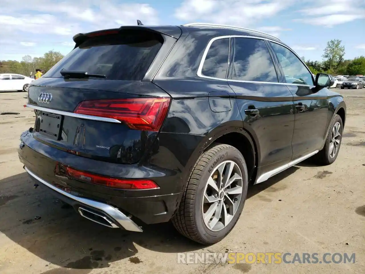 4 Photograph of a damaged car WA1EAAFY1N2025680 AUDI Q5 2022