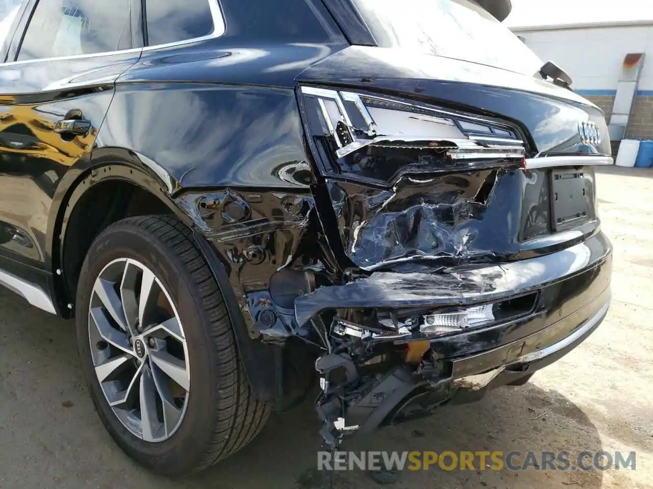 9 Photograph of a damaged car WA1EAAFY1N2025680 AUDI Q5 2022