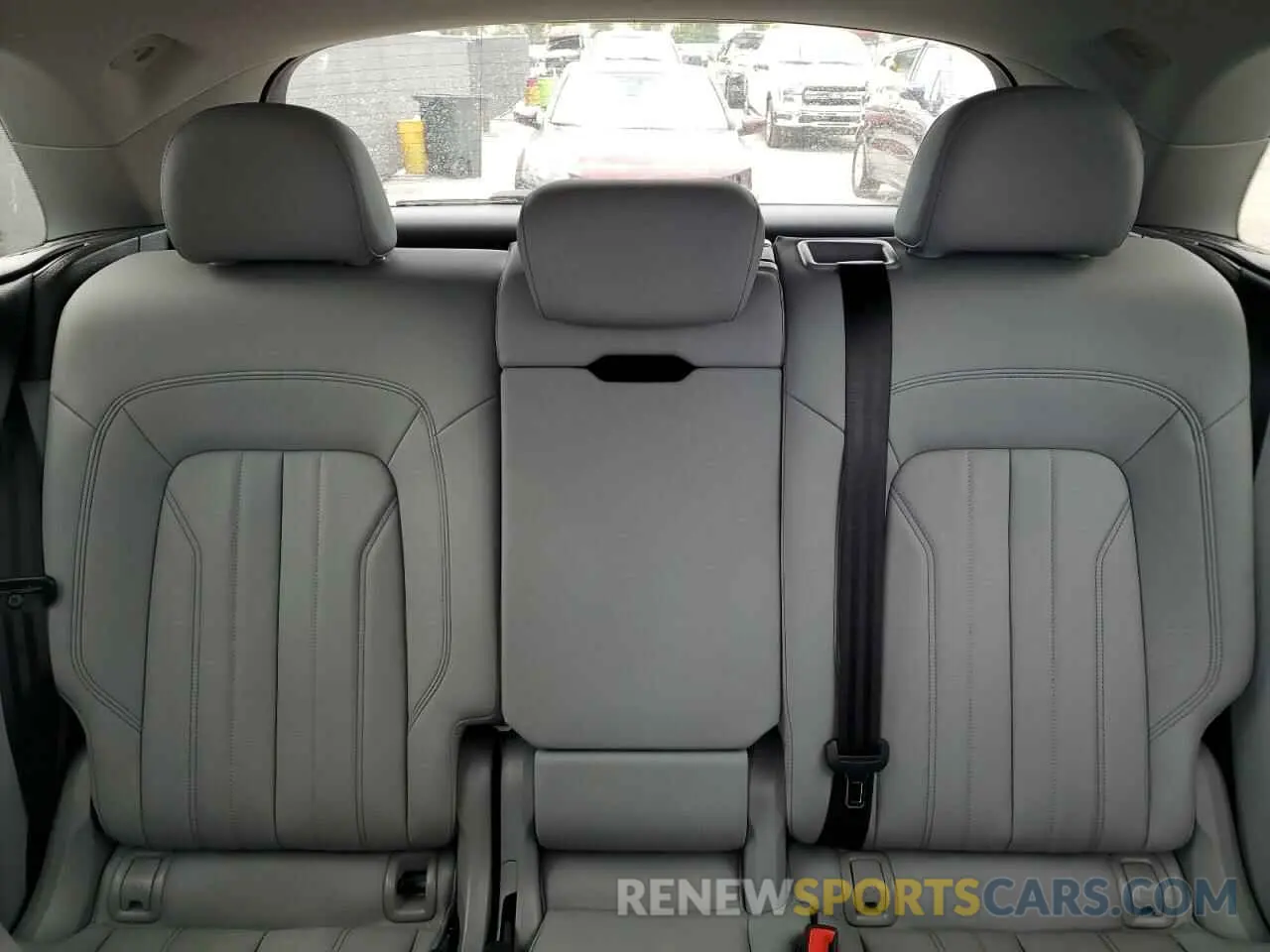 10 Photograph of a damaged car WA1EAAFY1N2044665 AUDI Q5 2022