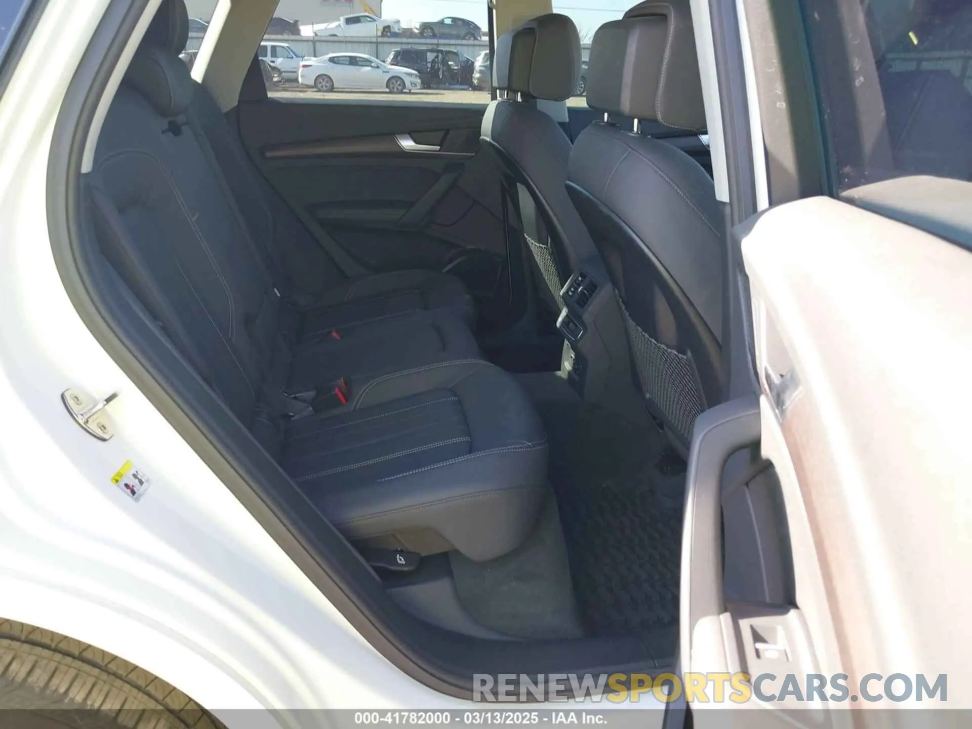 8 Photograph of a damaged car WA1EAAFY1N2126380 AUDI Q5 2022