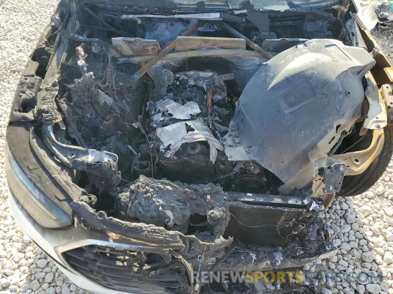 11 Photograph of a damaged car WA1EAAFY1N2137332 AUDI Q5 2022
