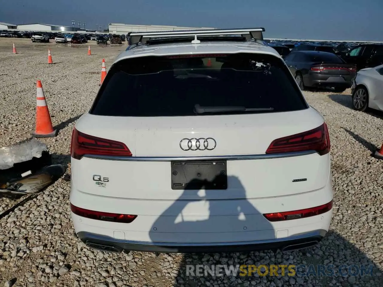 6 Photograph of a damaged car WA1EAAFY1N2137332 AUDI Q5 2022