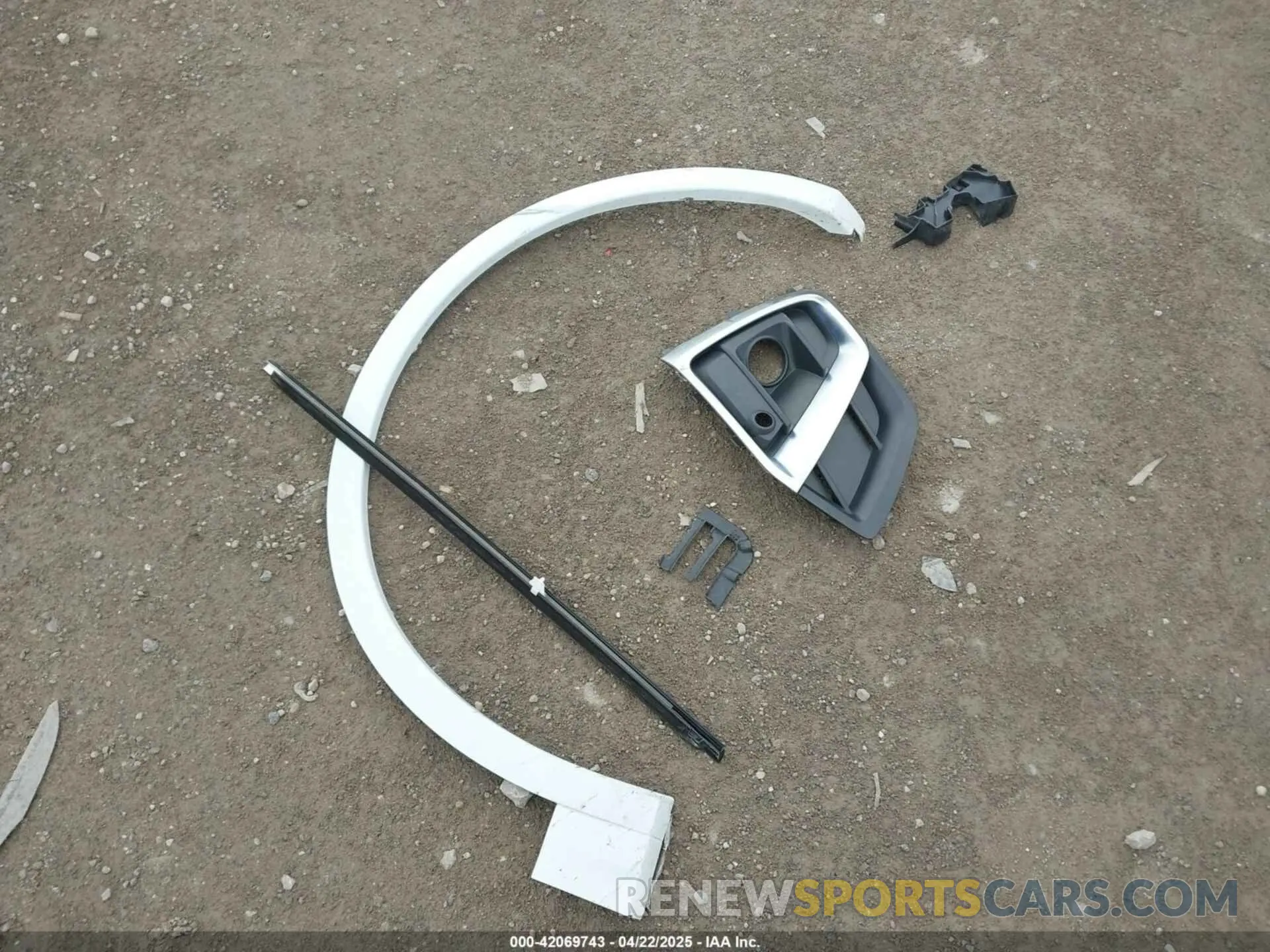 12 Photograph of a damaged car WA1EAAFY2N2014414 AUDI Q5 2022