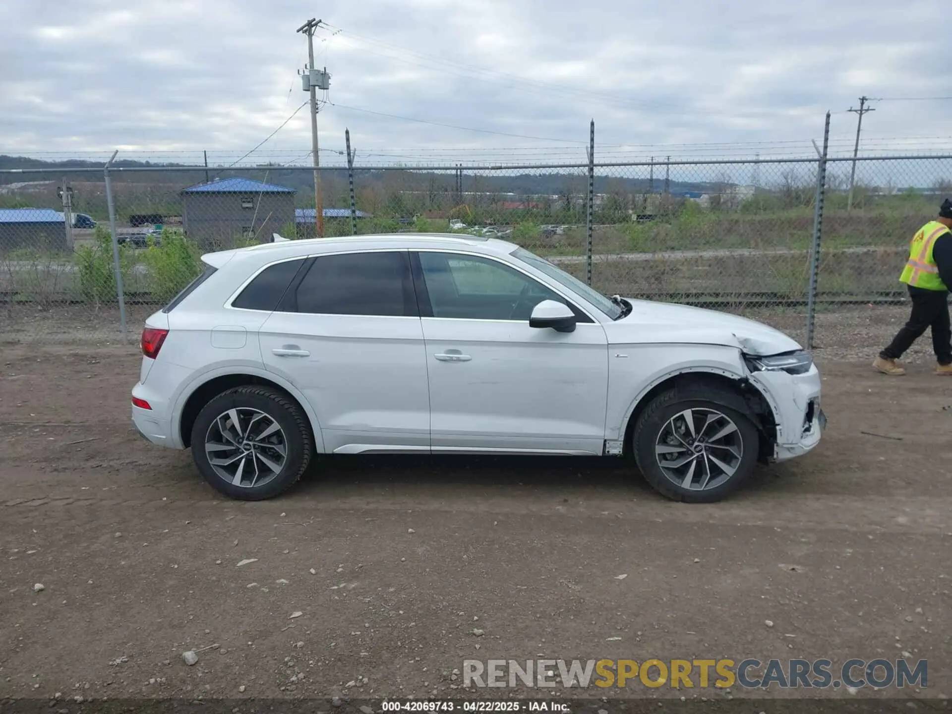 14 Photograph of a damaged car WA1EAAFY2N2014414 AUDI Q5 2022