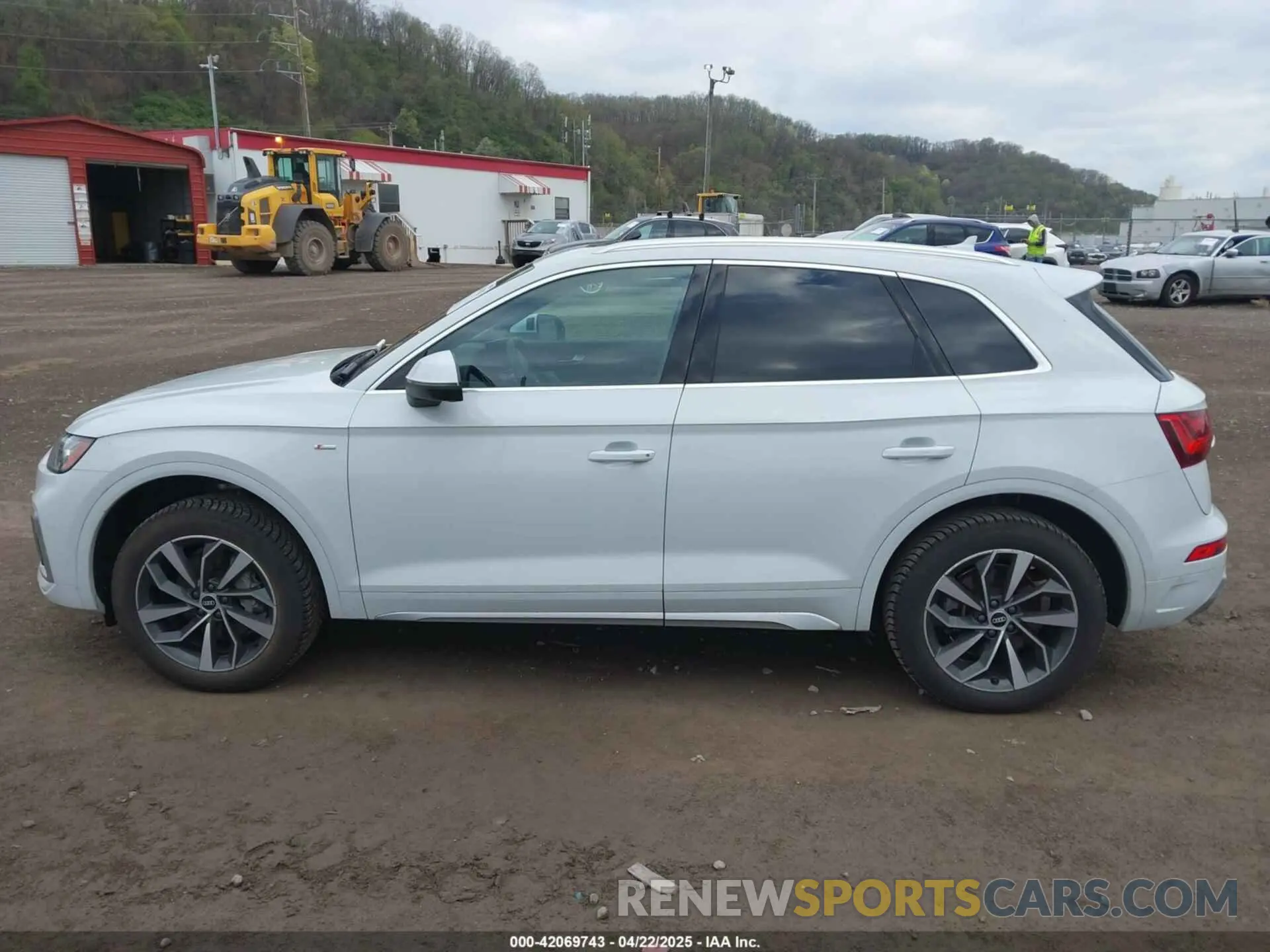 15 Photograph of a damaged car WA1EAAFY2N2014414 AUDI Q5 2022