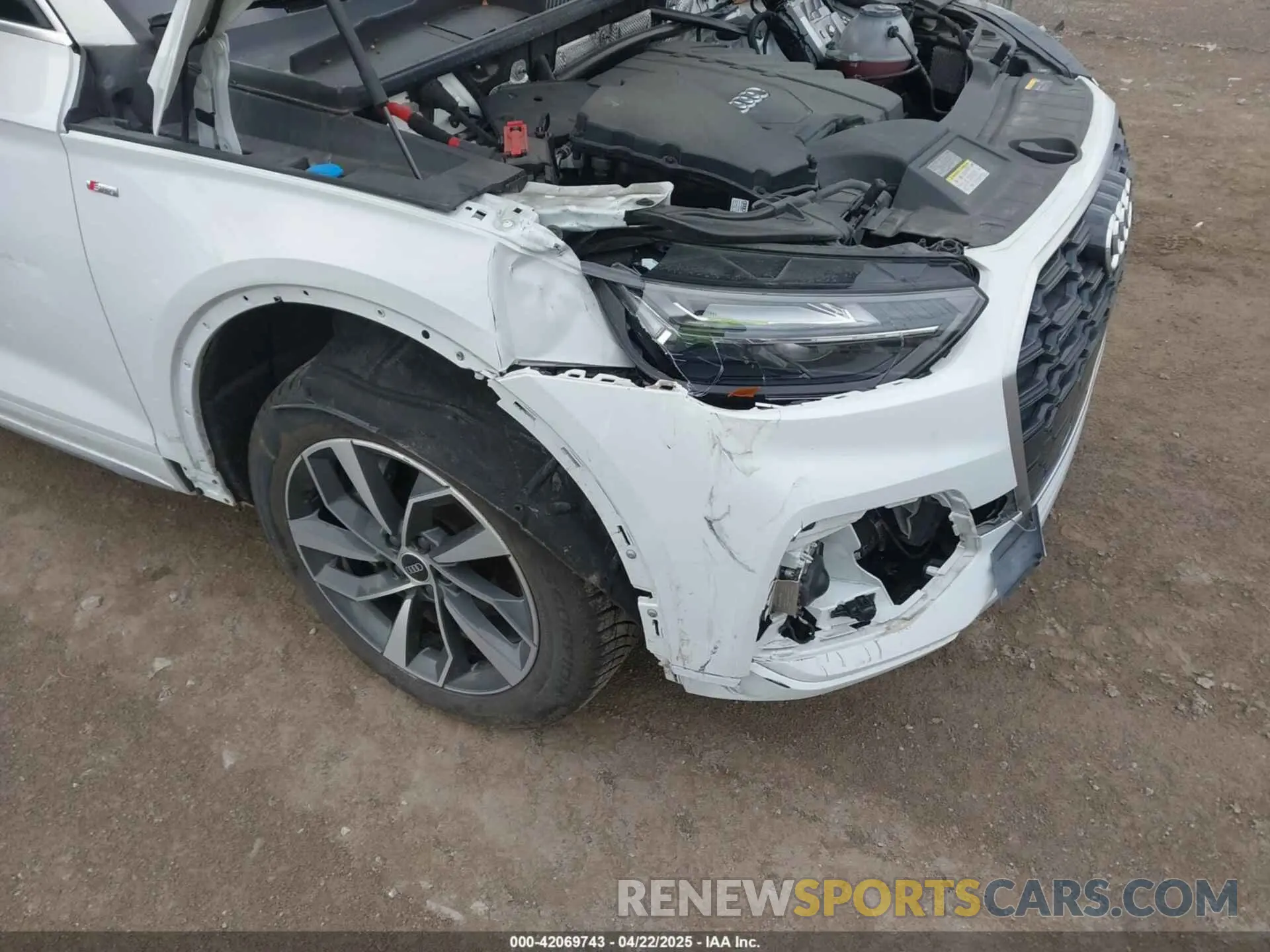 6 Photograph of a damaged car WA1EAAFY2N2014414 AUDI Q5 2022