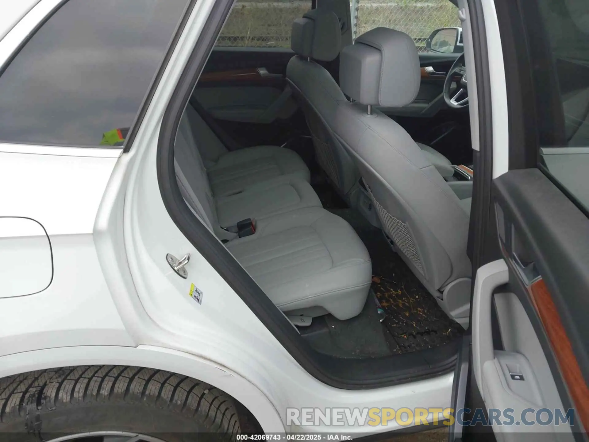 8 Photograph of a damaged car WA1EAAFY2N2014414 AUDI Q5 2022
