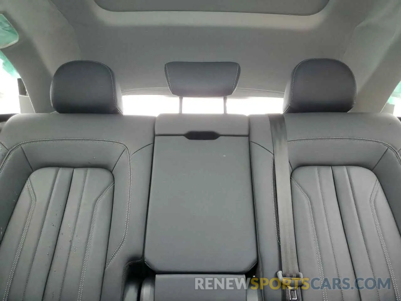 10 Photograph of a damaged car WA1EAAFY2N2020441 AUDI Q5 2022