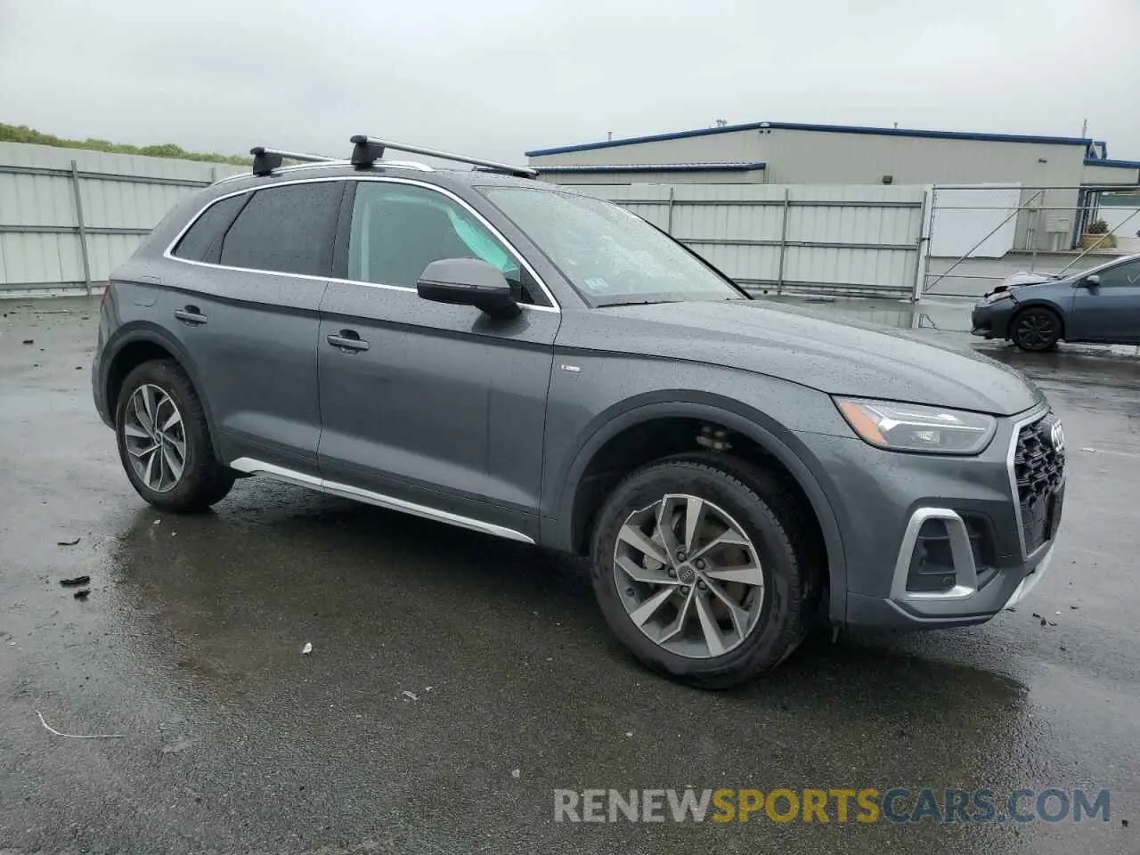 4 Photograph of a damaged car WA1EAAFY2N2020441 AUDI Q5 2022