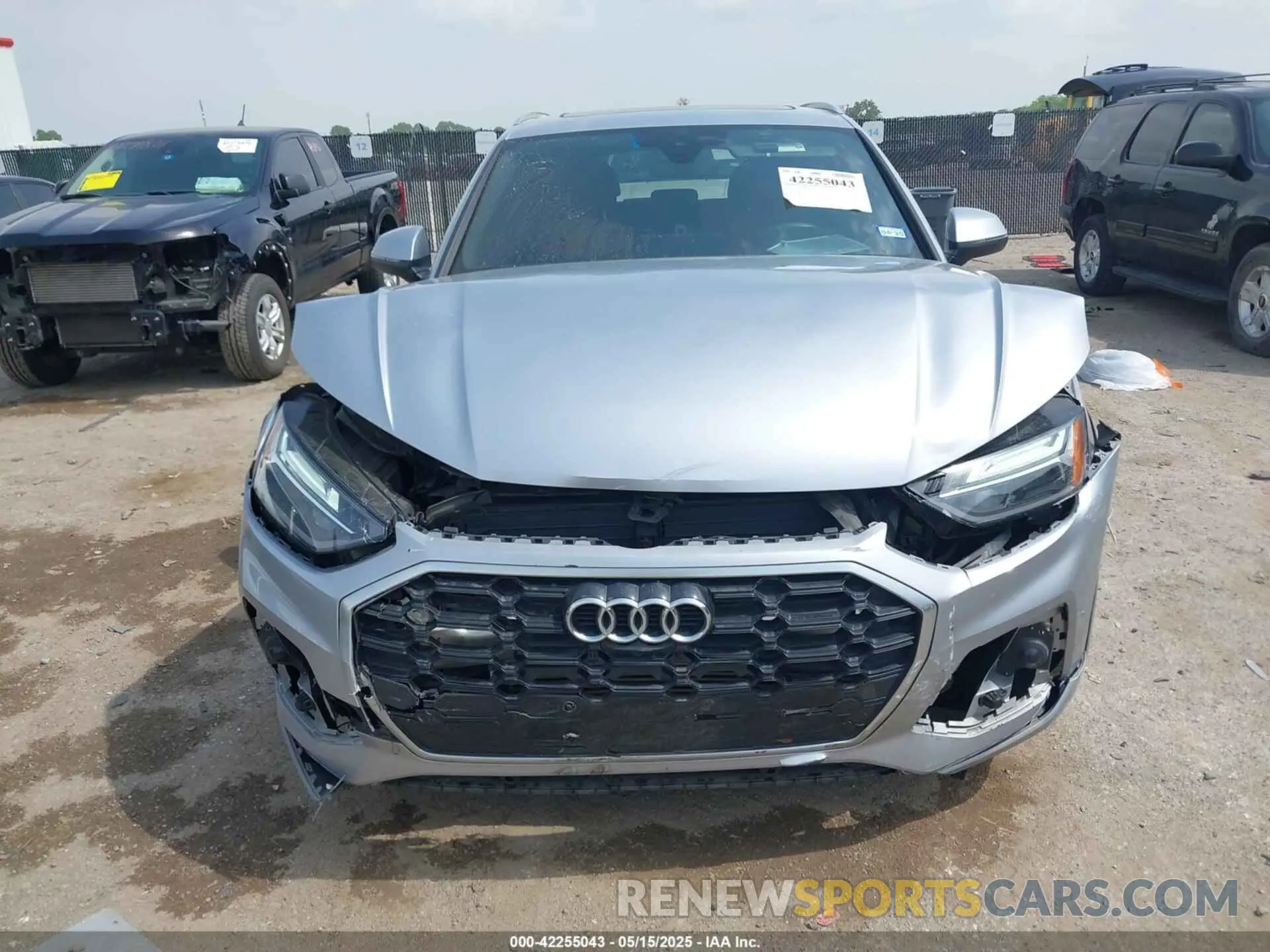 12 Photograph of a damaged car WA1EAAFY2N2081546 AUDI Q5 2022