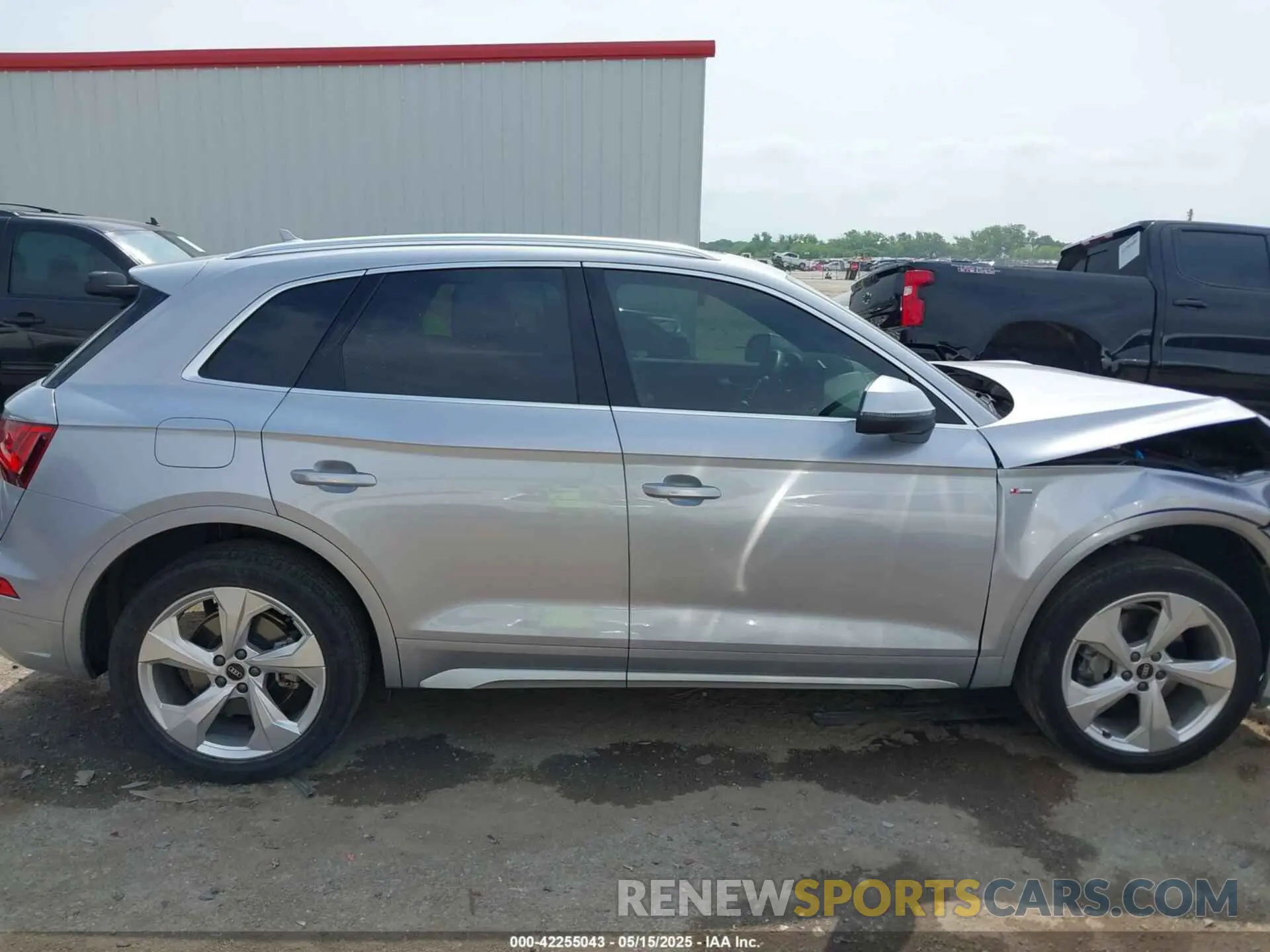 13 Photograph of a damaged car WA1EAAFY2N2081546 AUDI Q5 2022