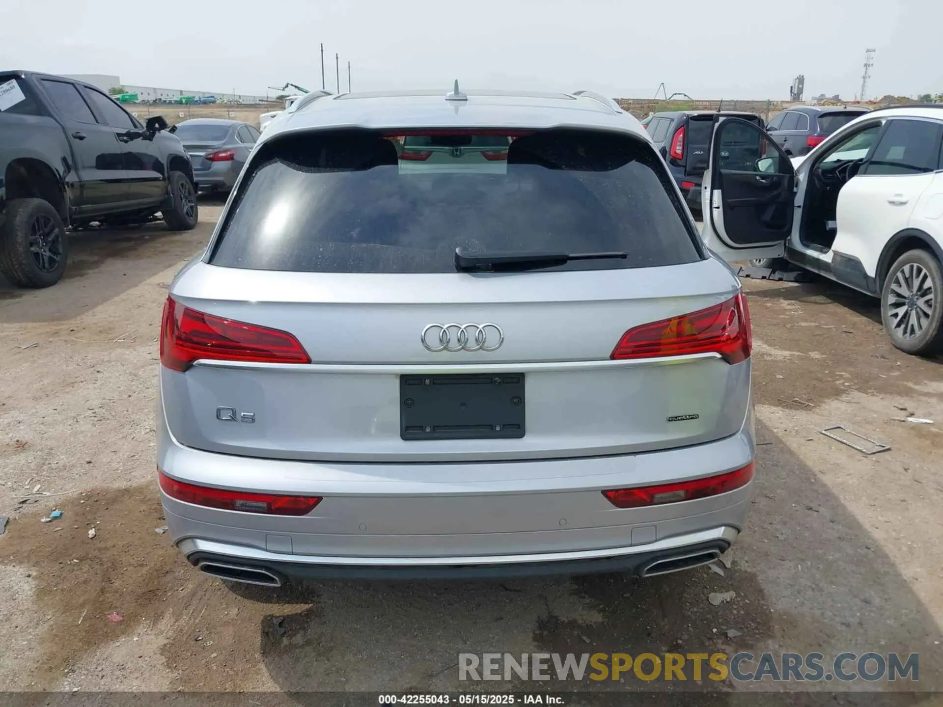 16 Photograph of a damaged car WA1EAAFY2N2081546 AUDI Q5 2022