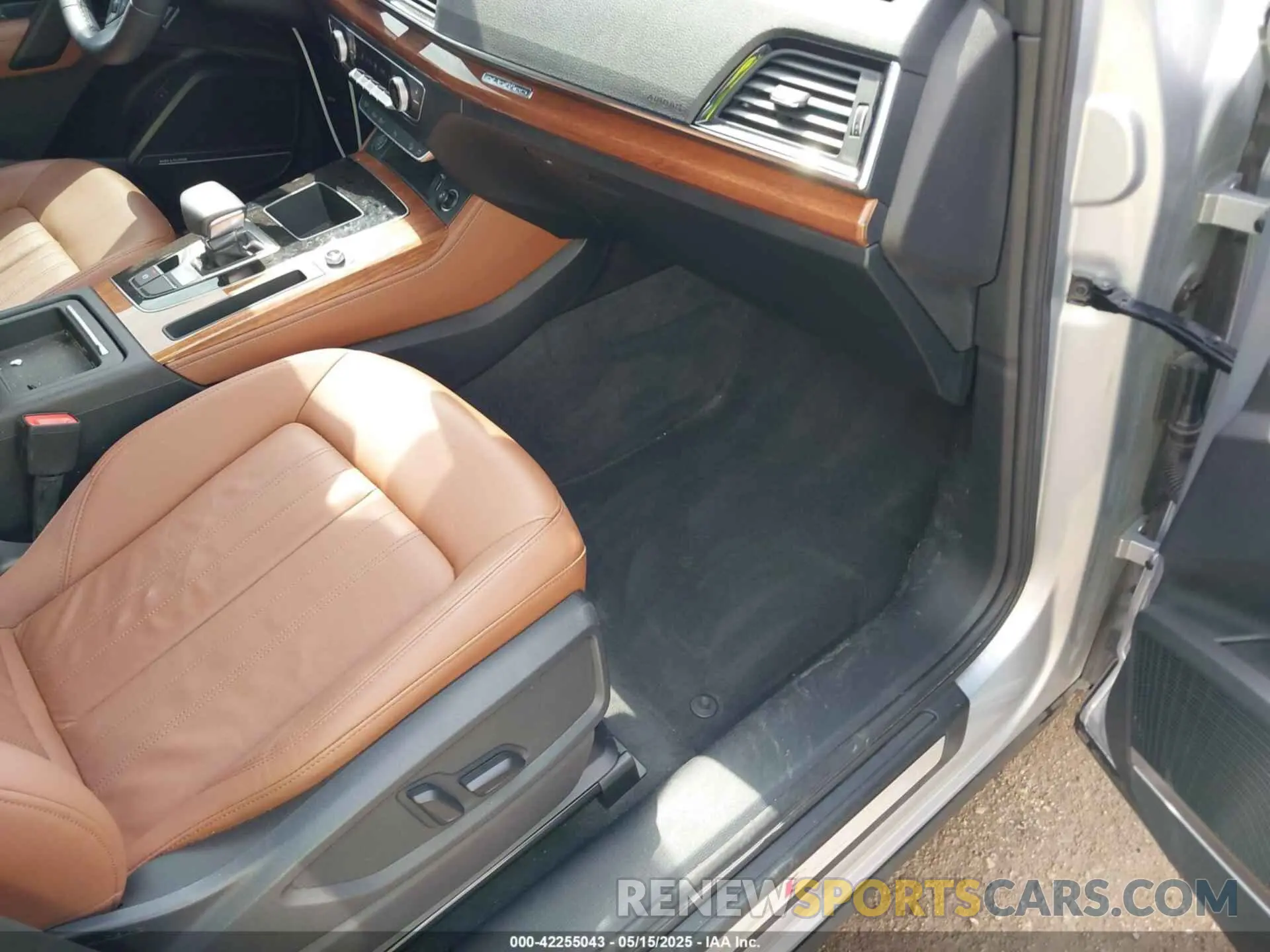 5 Photograph of a damaged car WA1EAAFY2N2081546 AUDI Q5 2022